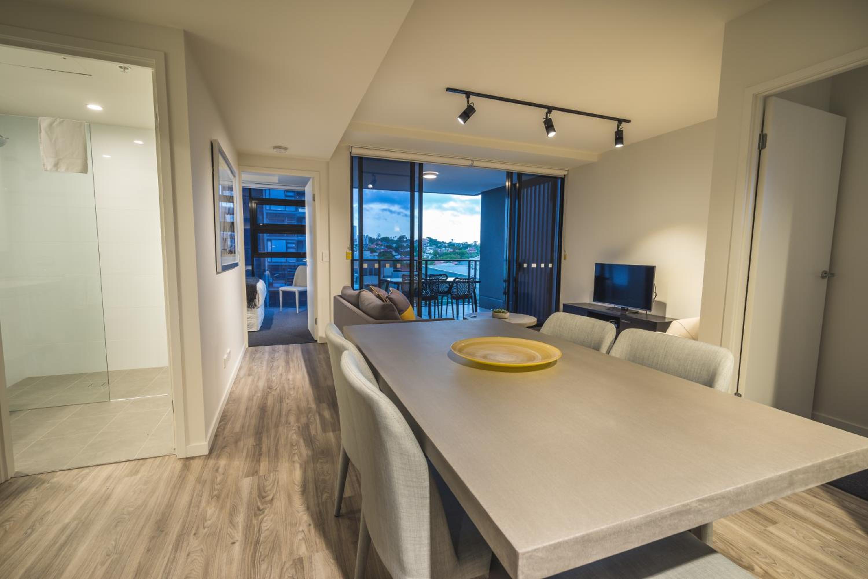 Studio Apartment thumbnail 5