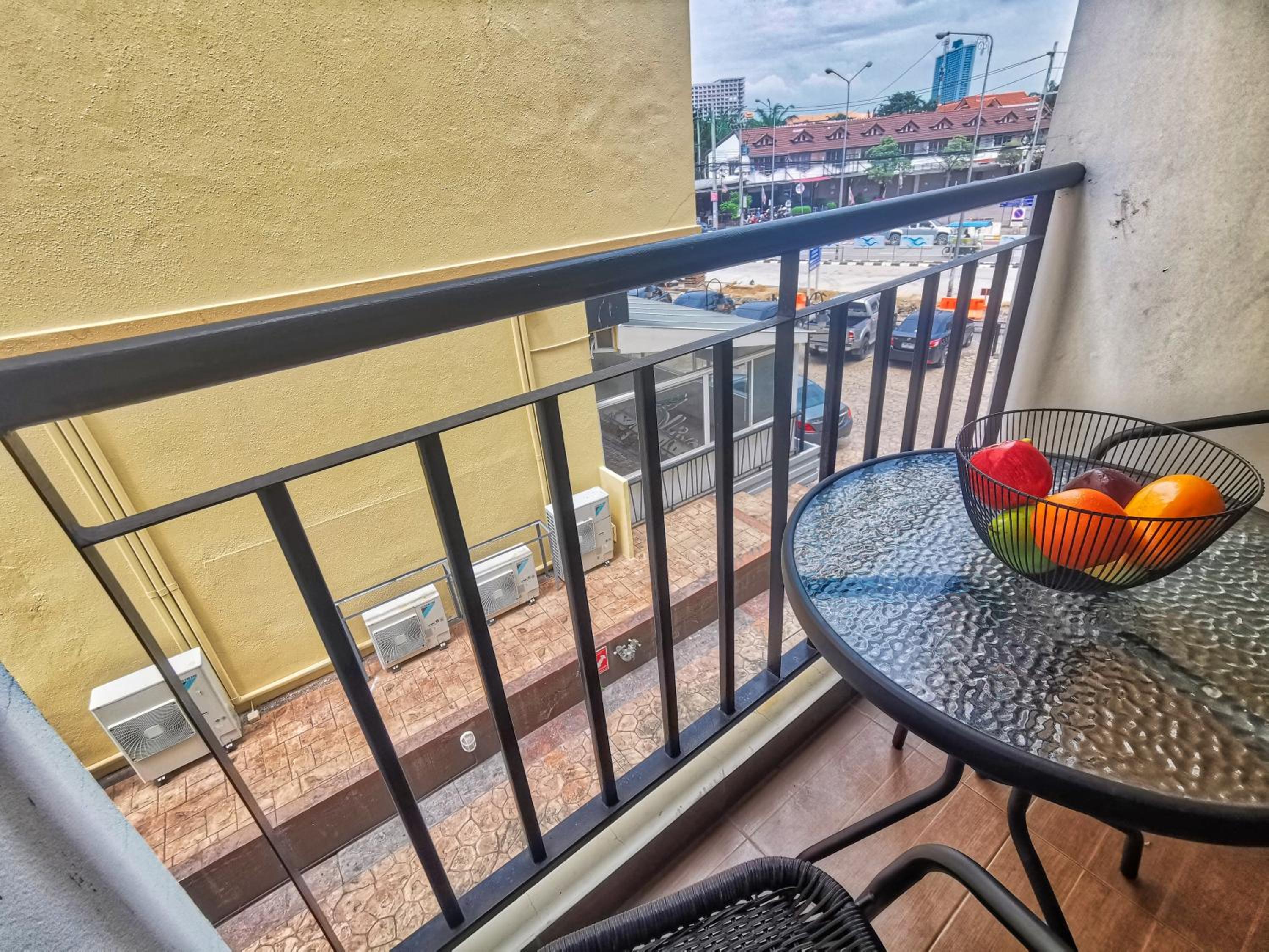 Superior Twin Room with Balcony - Photo 3