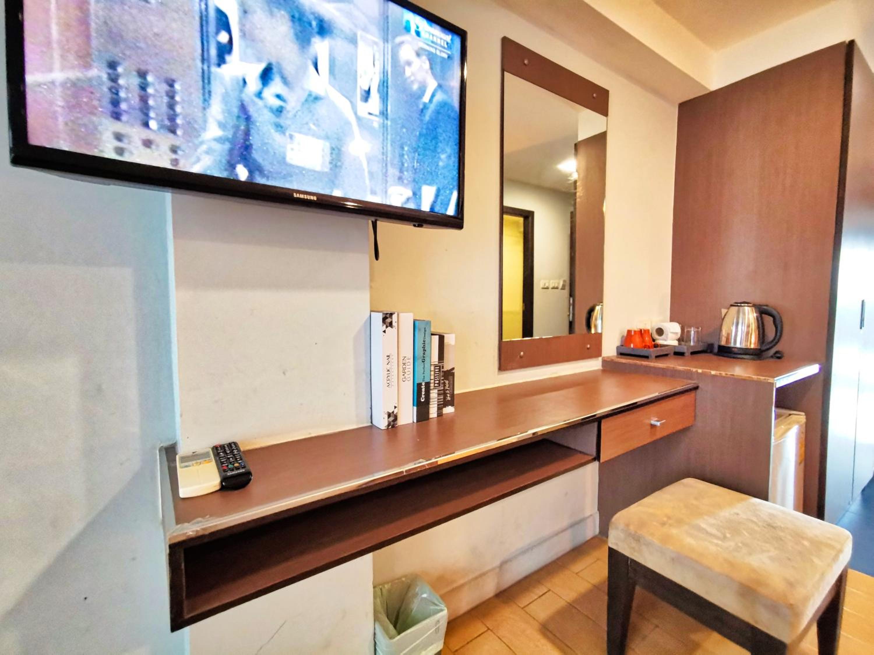 Superior Twin Room with Balcony - Photo 8