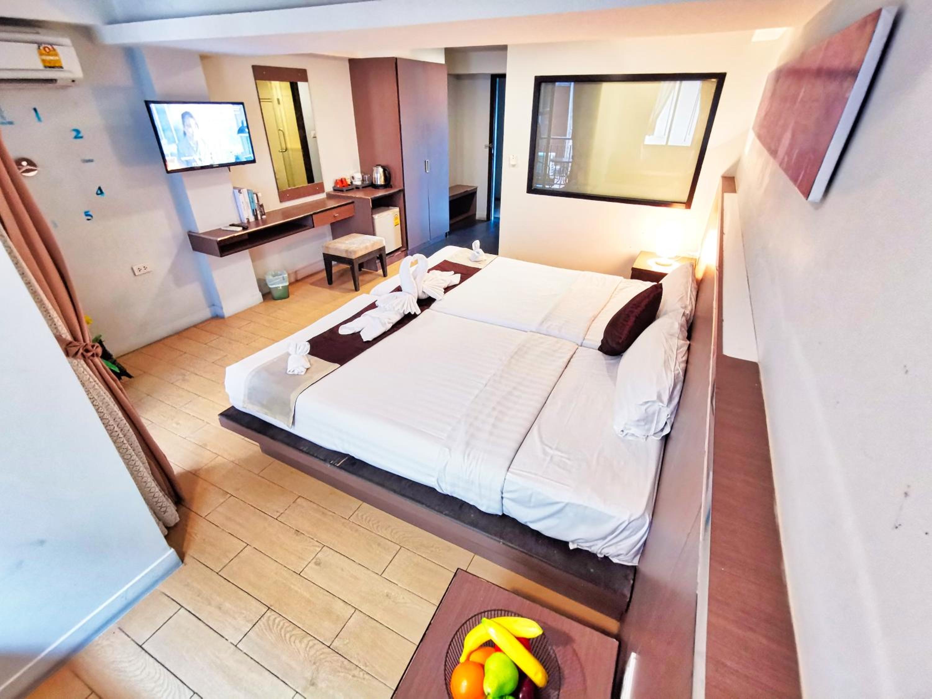 Superior Twin Room with Balcony - Photo 1