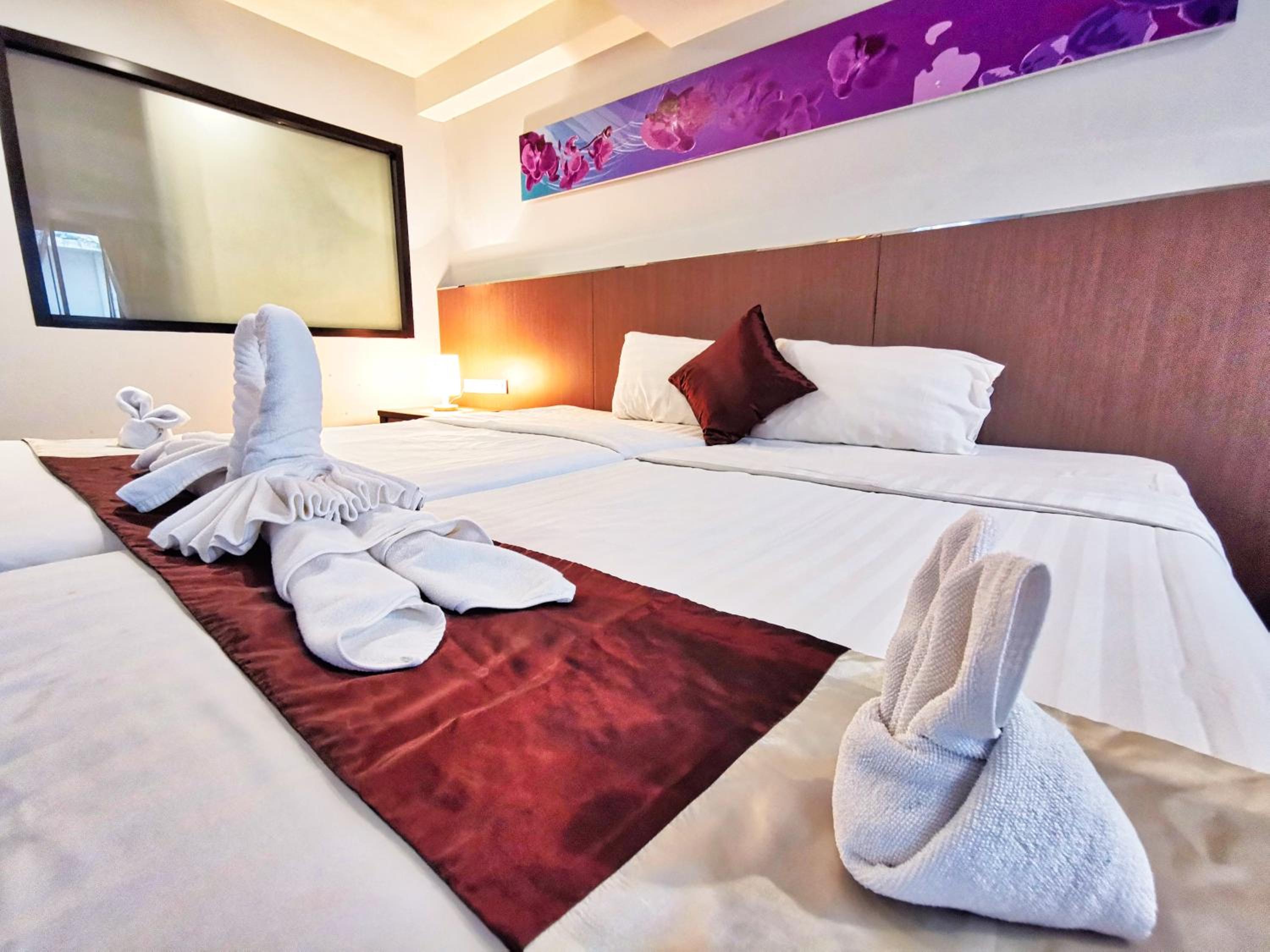 Superior Twin Room with Balcony - Photo 9