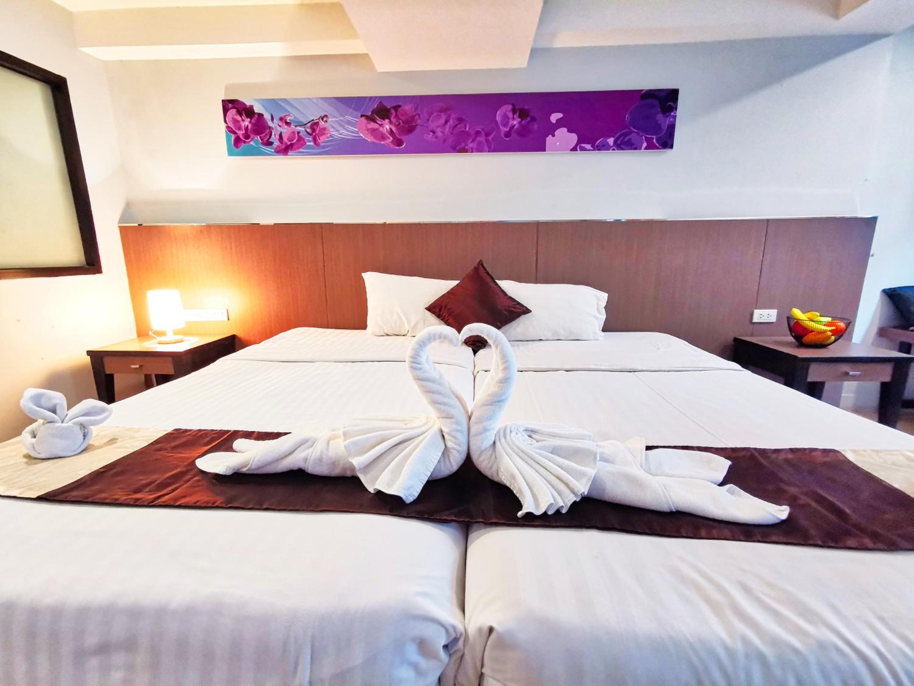 Superior Twin Room with Balcony - Photo 11