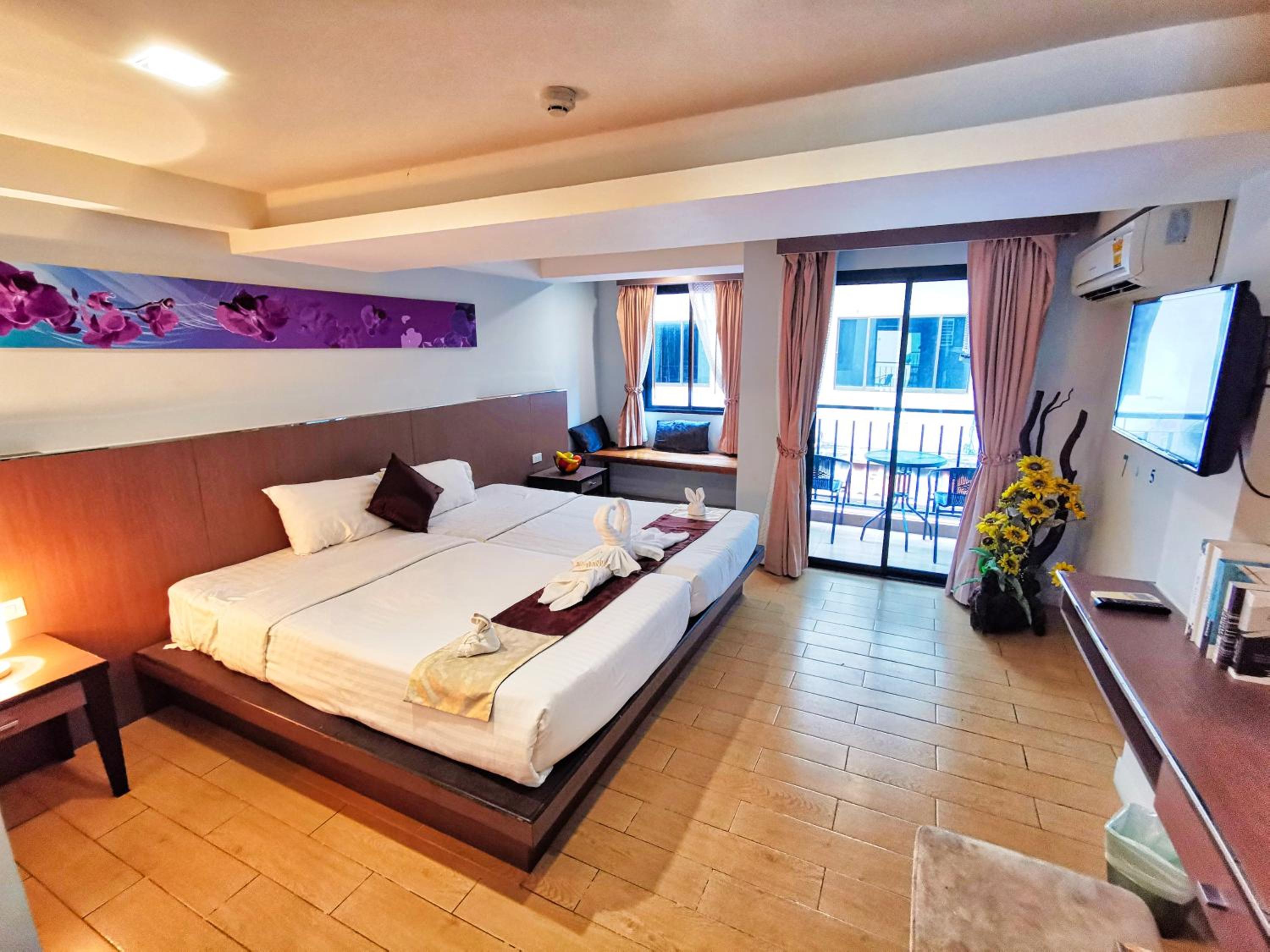 Superior Twin Room with Balcony - Photo 16
