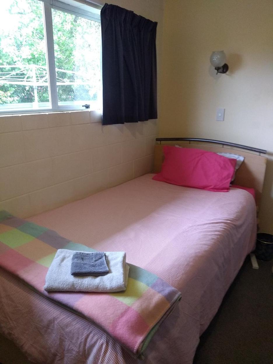 Economy Triple Room with Shared Bathroom photo 2