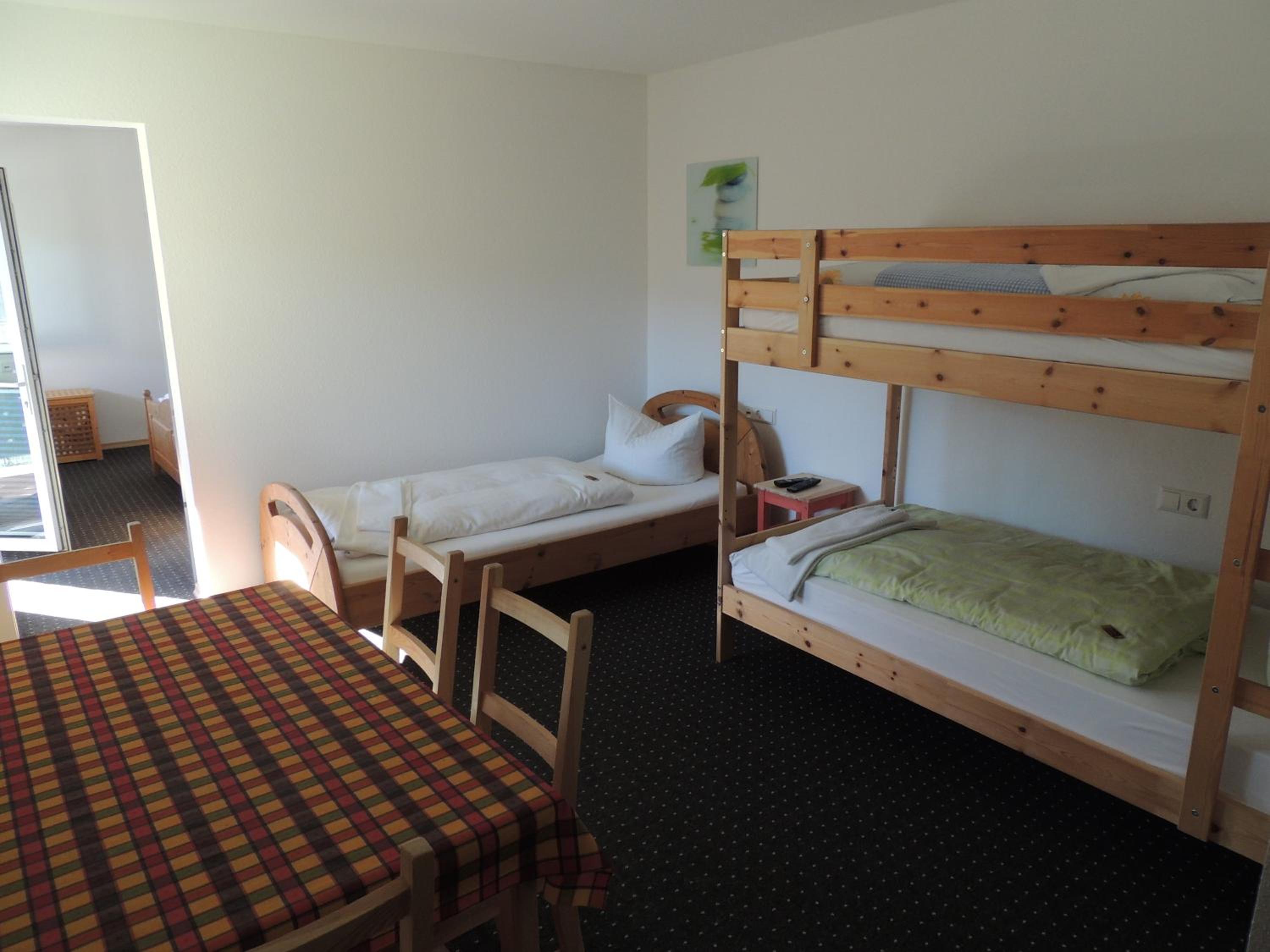 Family Two-Bedroom Suite (6 people) - Photo 3