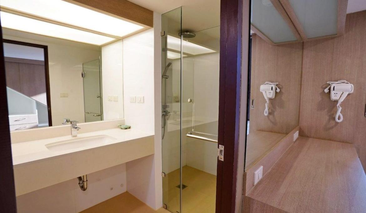 Deluxe Double or Twin Room - Photo 11
