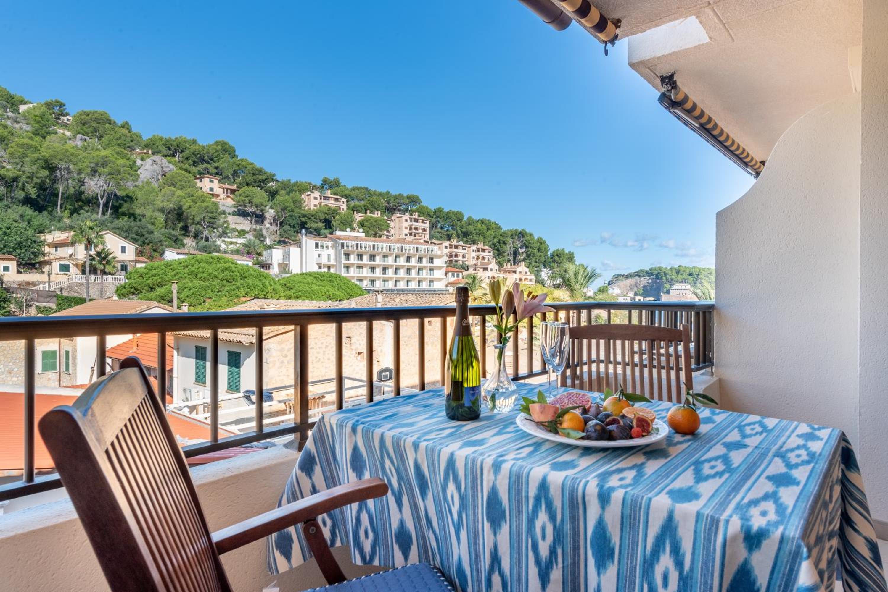 Two-Bedroom Deluxe Apartment with Ocean View photo 2