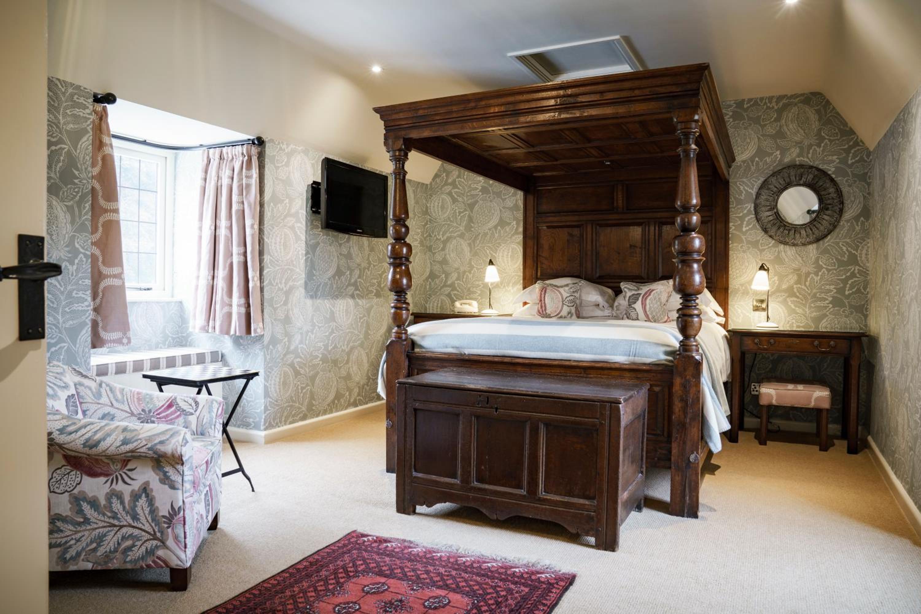 Four-Poster Suite - Photo 1
