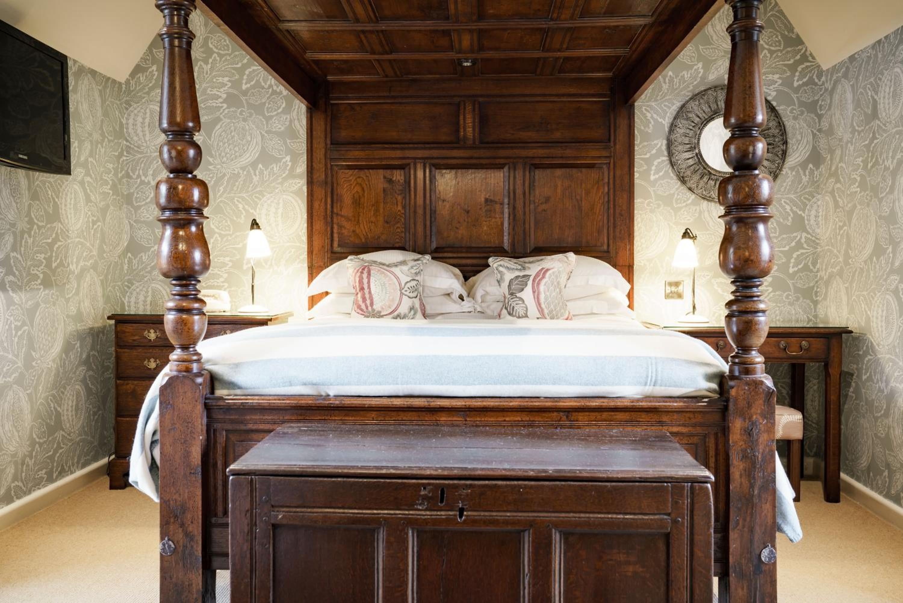 Four-Poster Suite - Photo 7