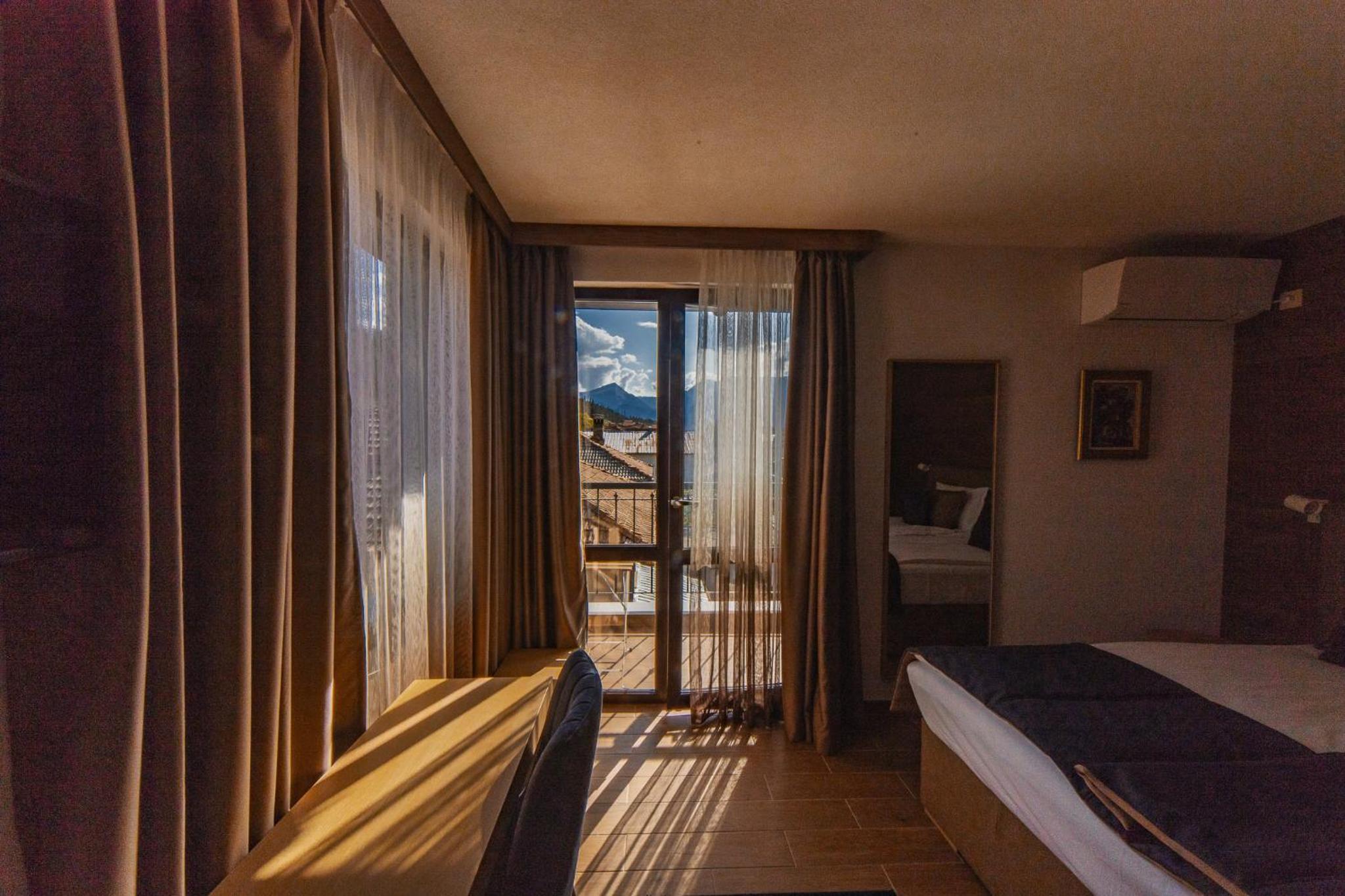Double Room - Photo 17