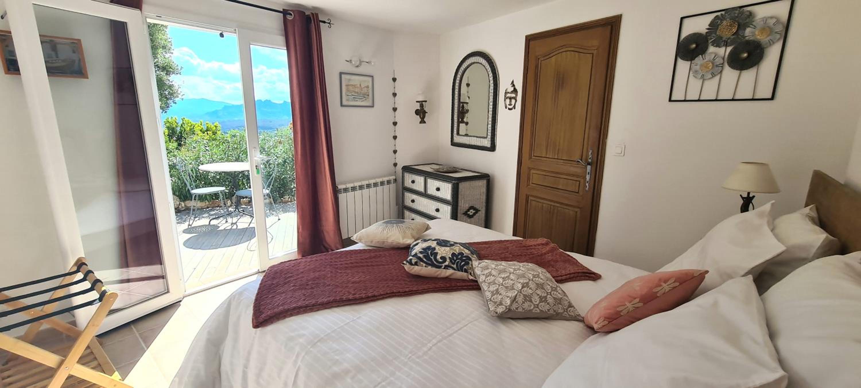 Queen Suite - Photo 10