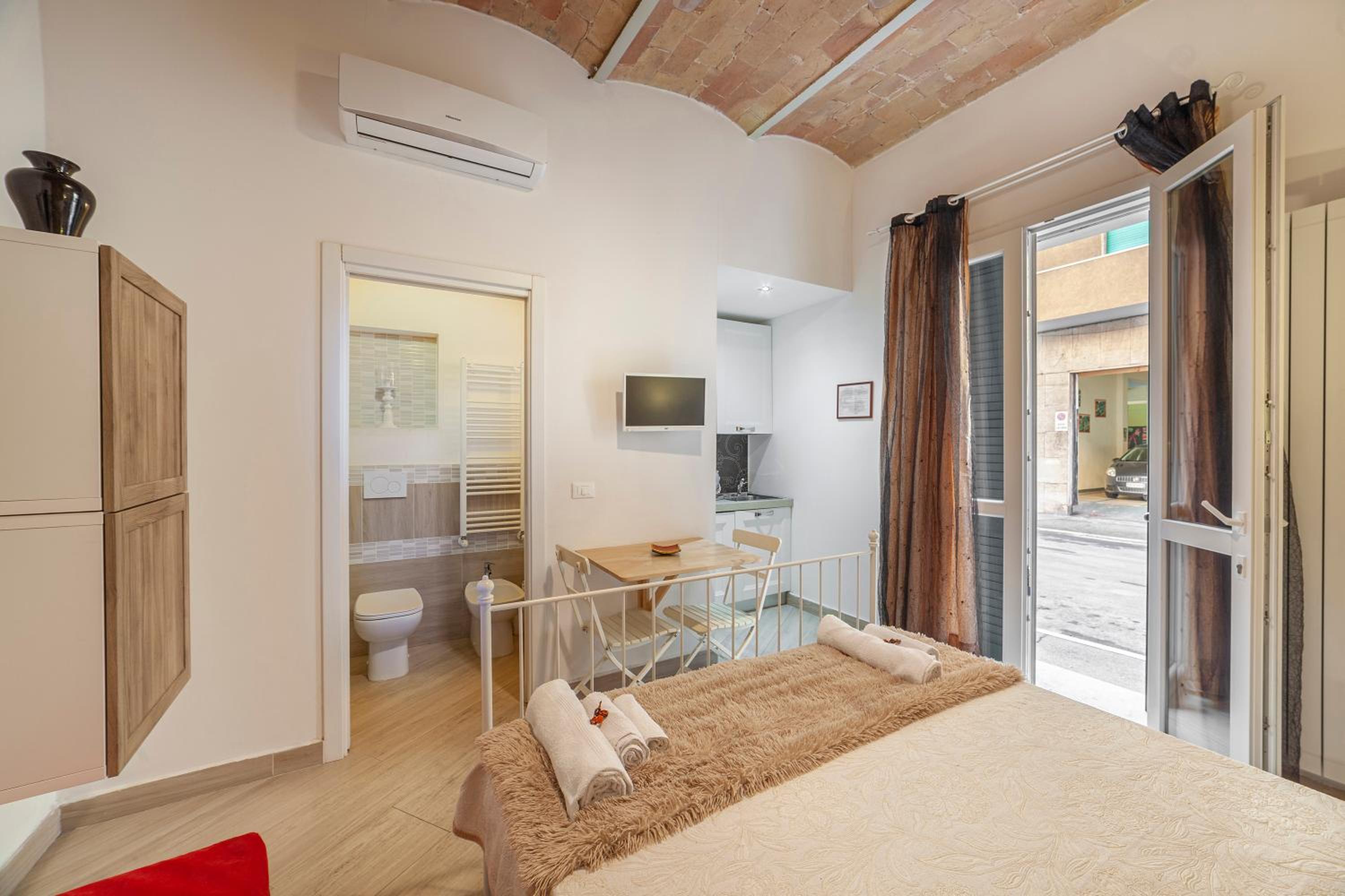 Double Room - Photo 6