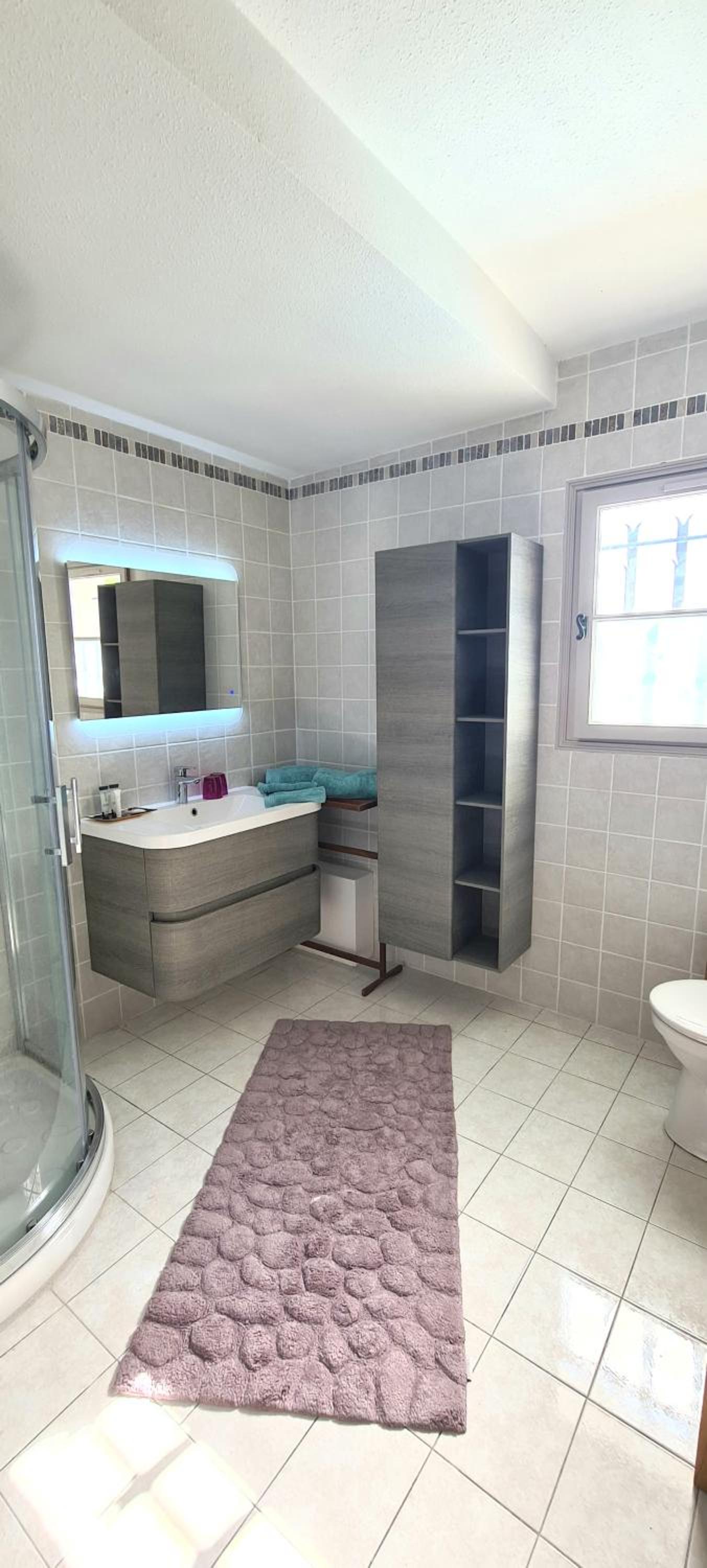 Queen Suite - Photo 18