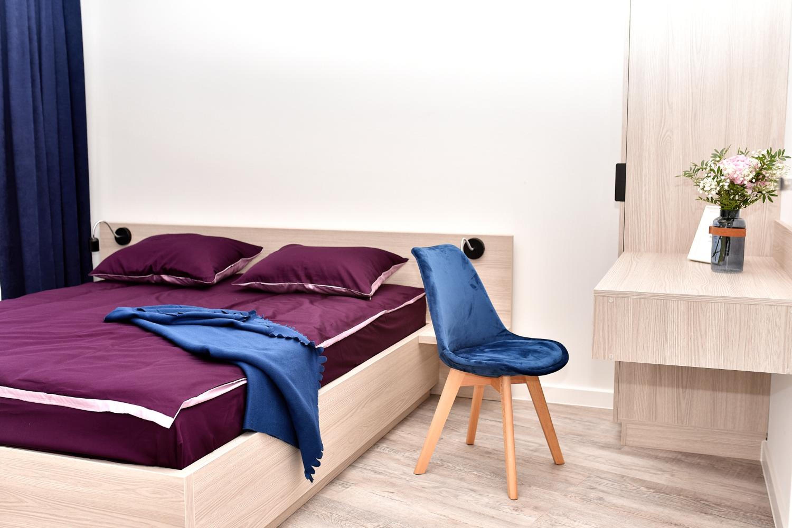 One-Bedroom Apartment - Photo 2