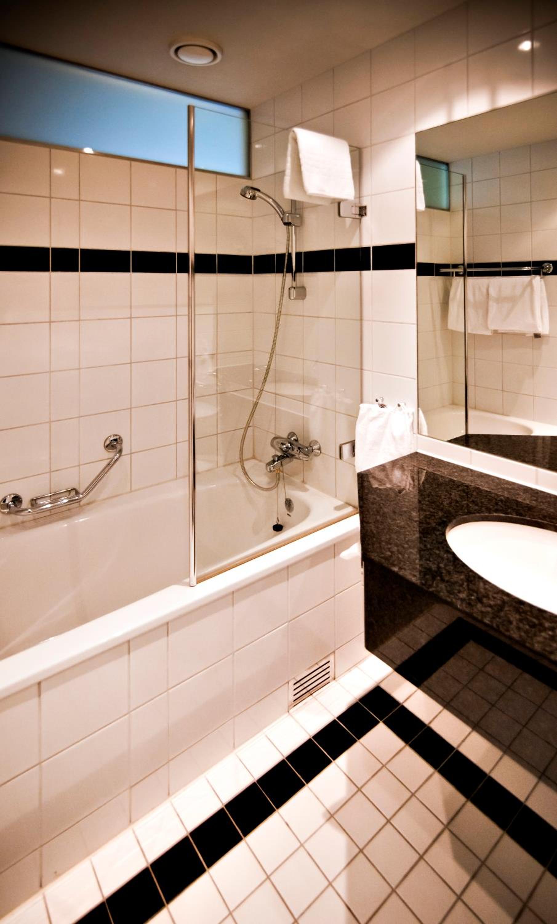 Business Double or Twin Room - Photo 6