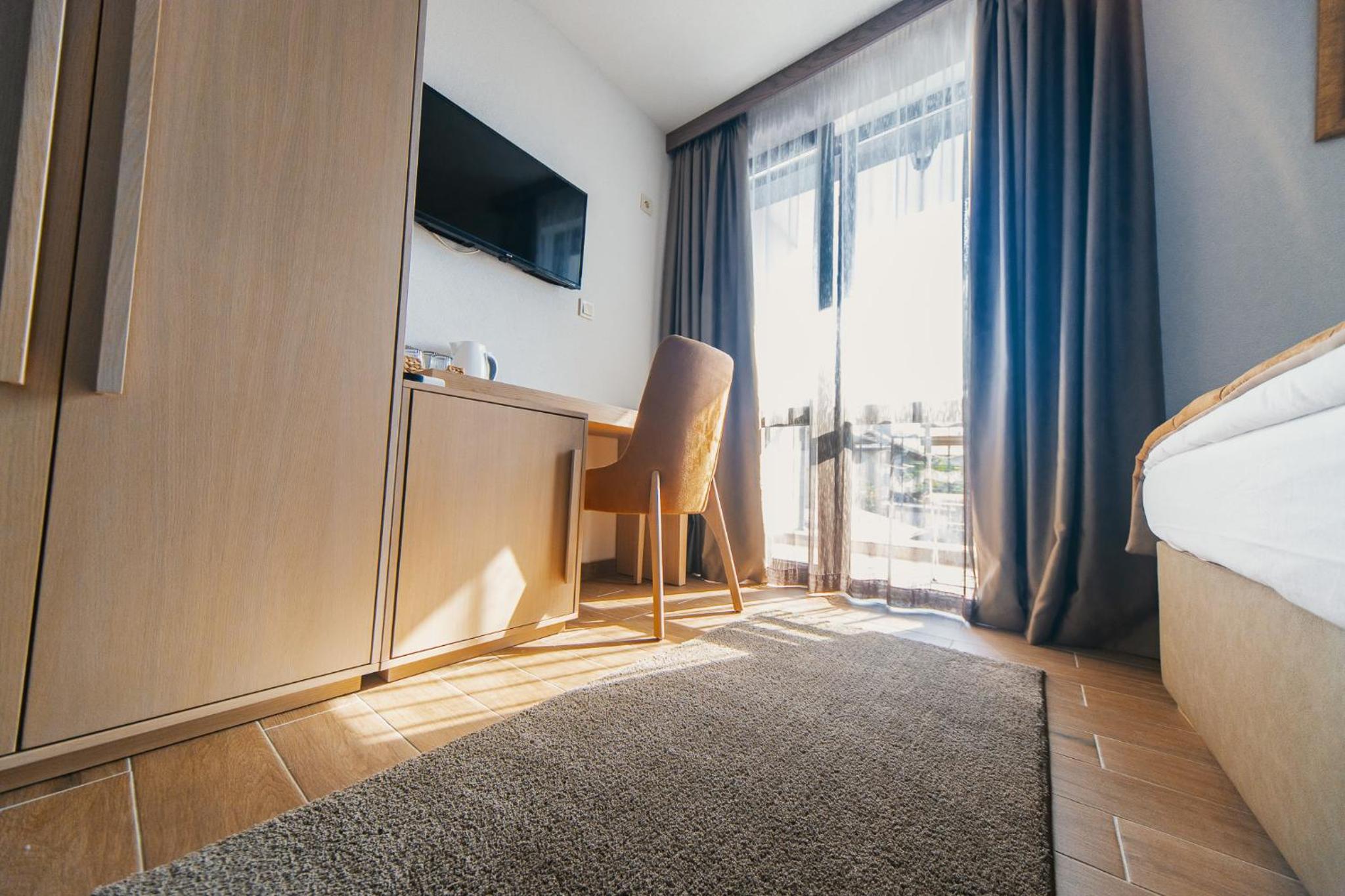 Double Room - Photo 9