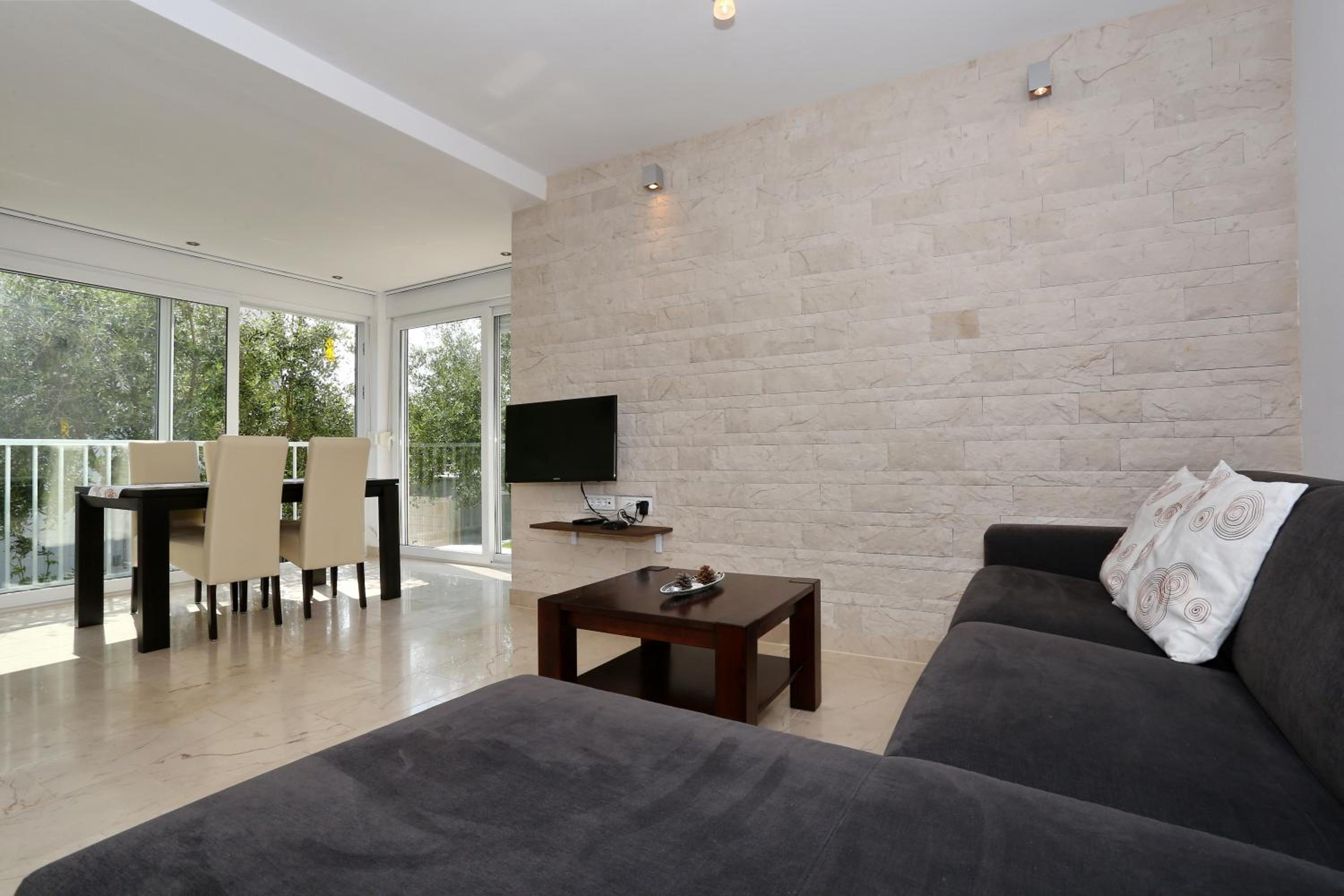 Appartamento con 1 Camera da Letto e Balcone, Vista Giardino