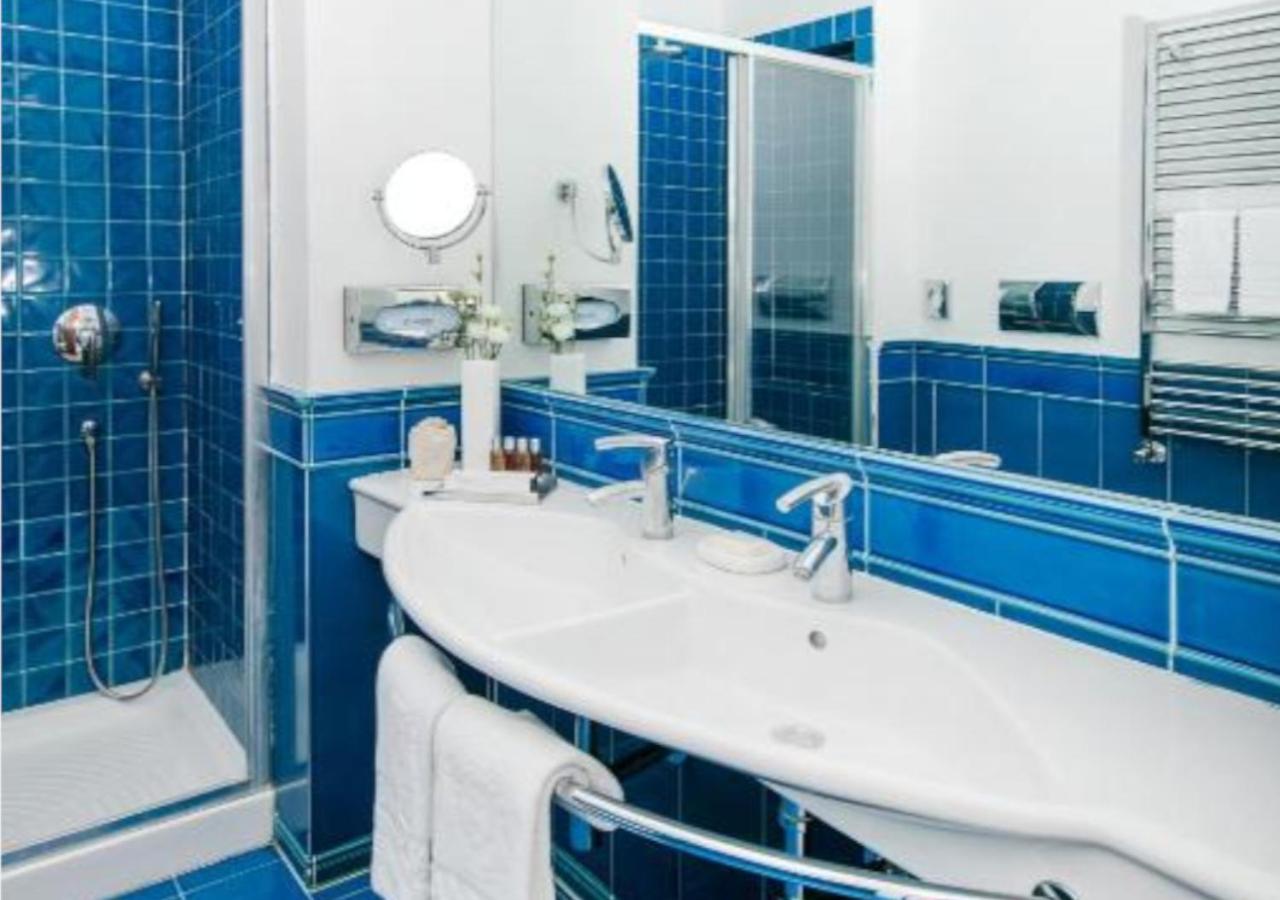 Double or Twin Room - Photo 3