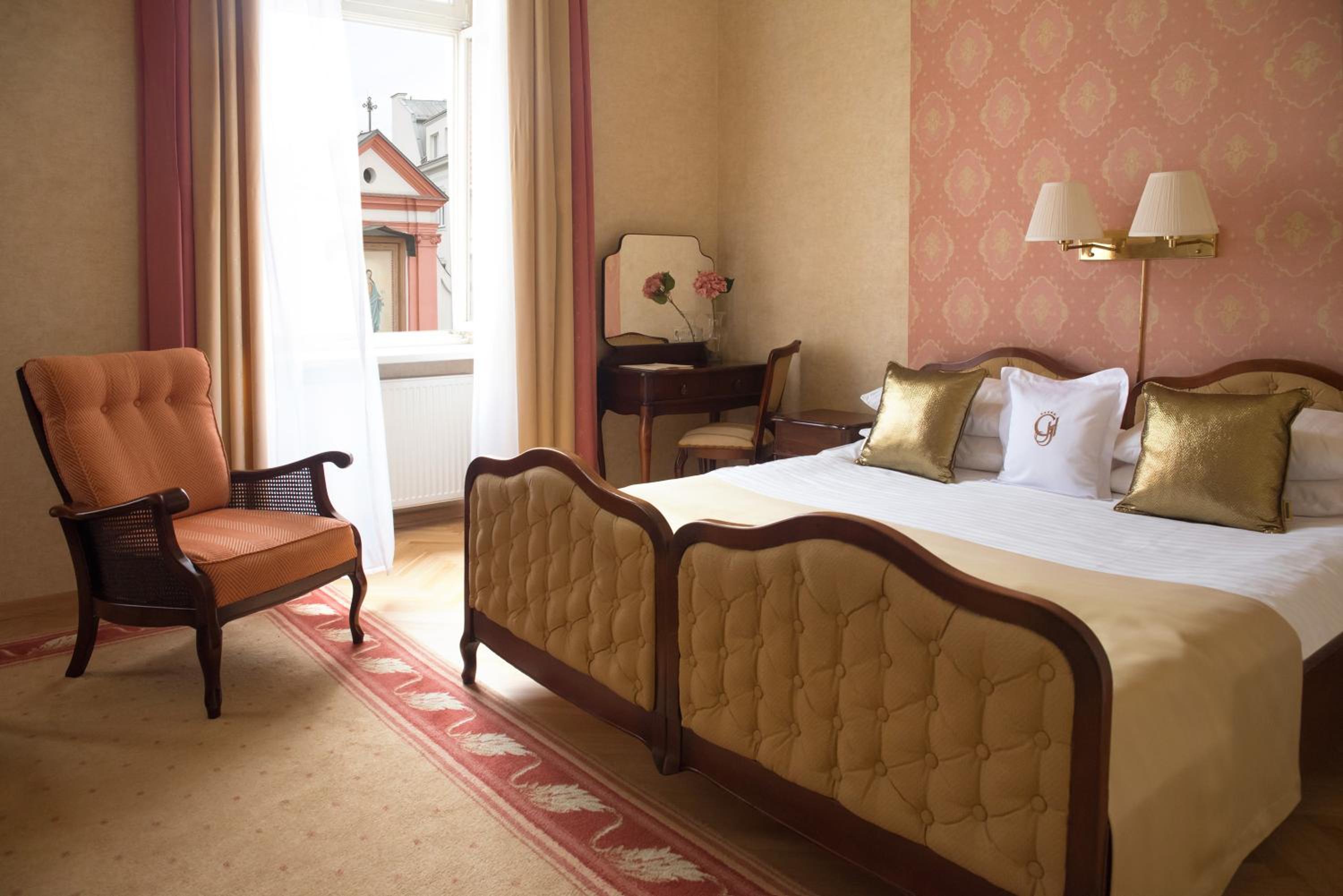 Deluxe Double Room - Photo 8