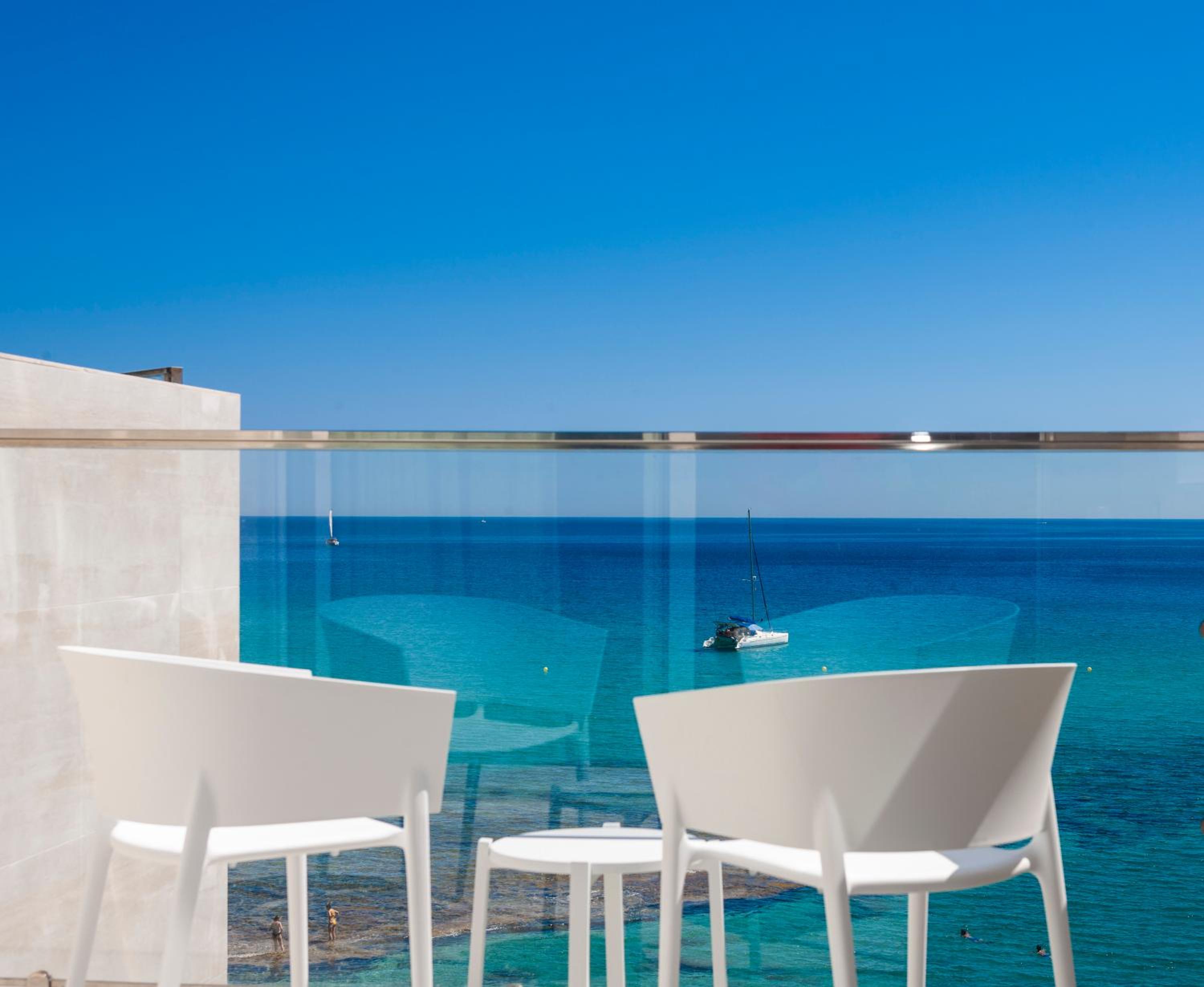 Double Room with Sea View - Photo 10