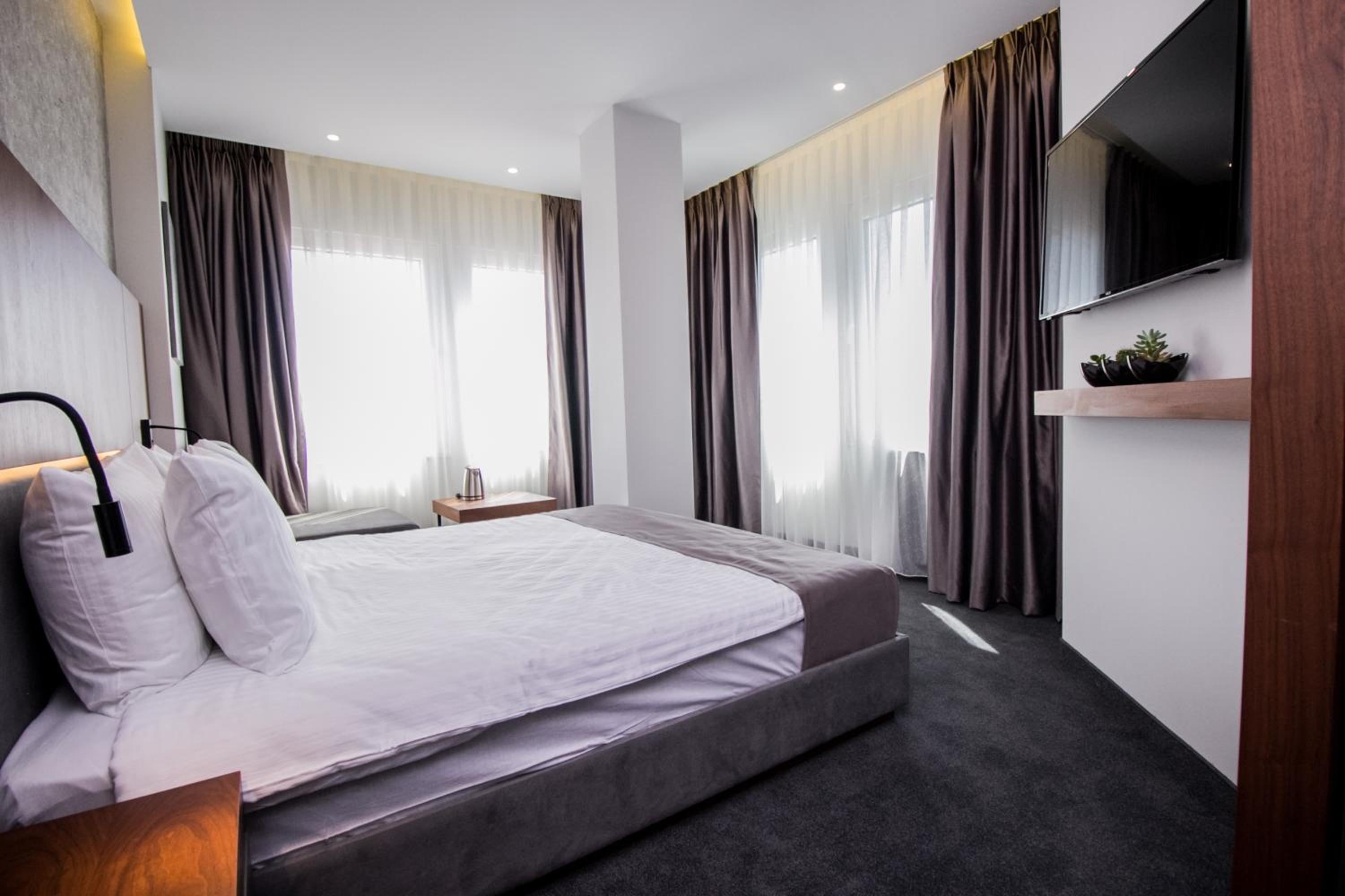 Superior Double or Twin Room - Photo 3