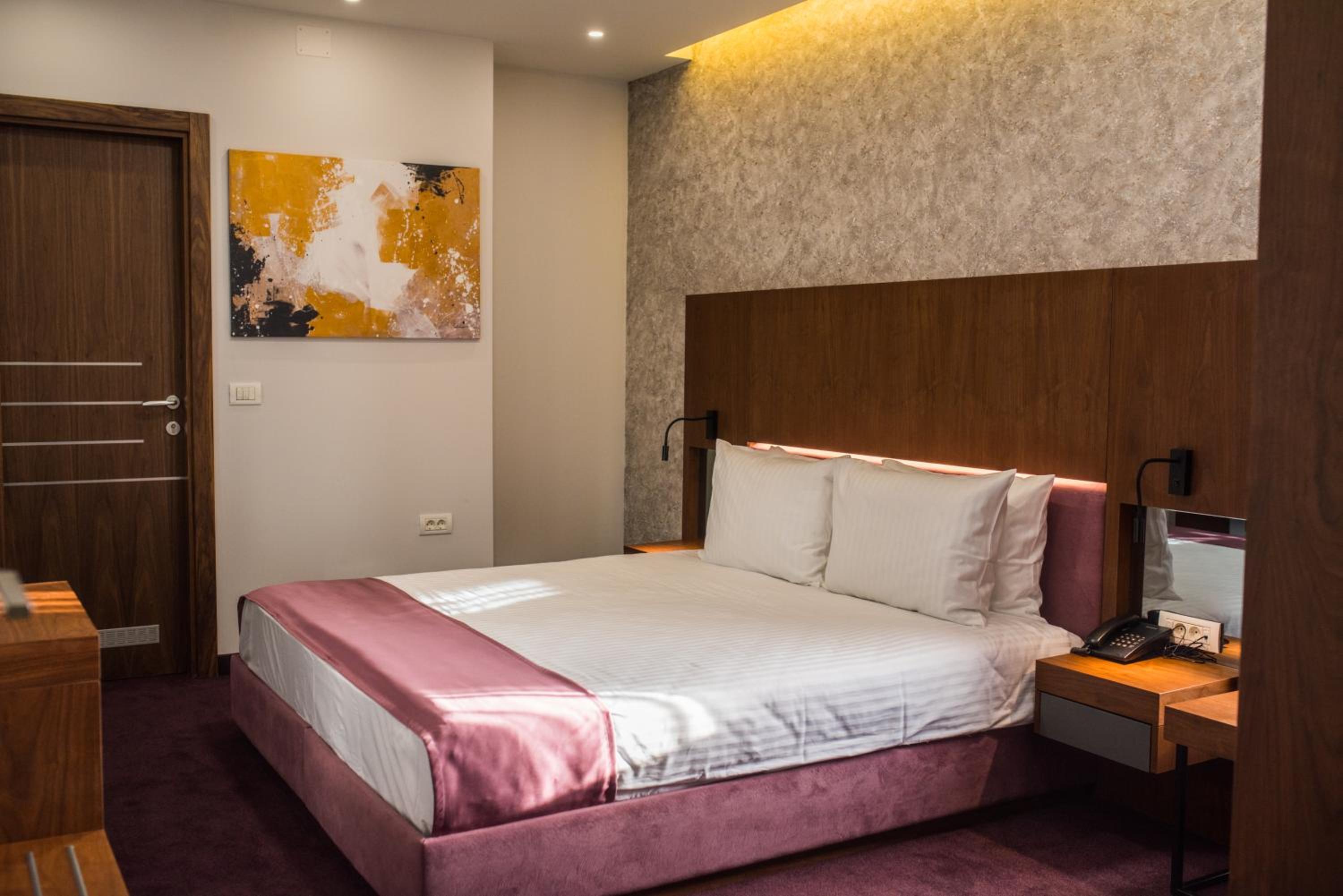 Standard Double or Twin Room - Photo 2