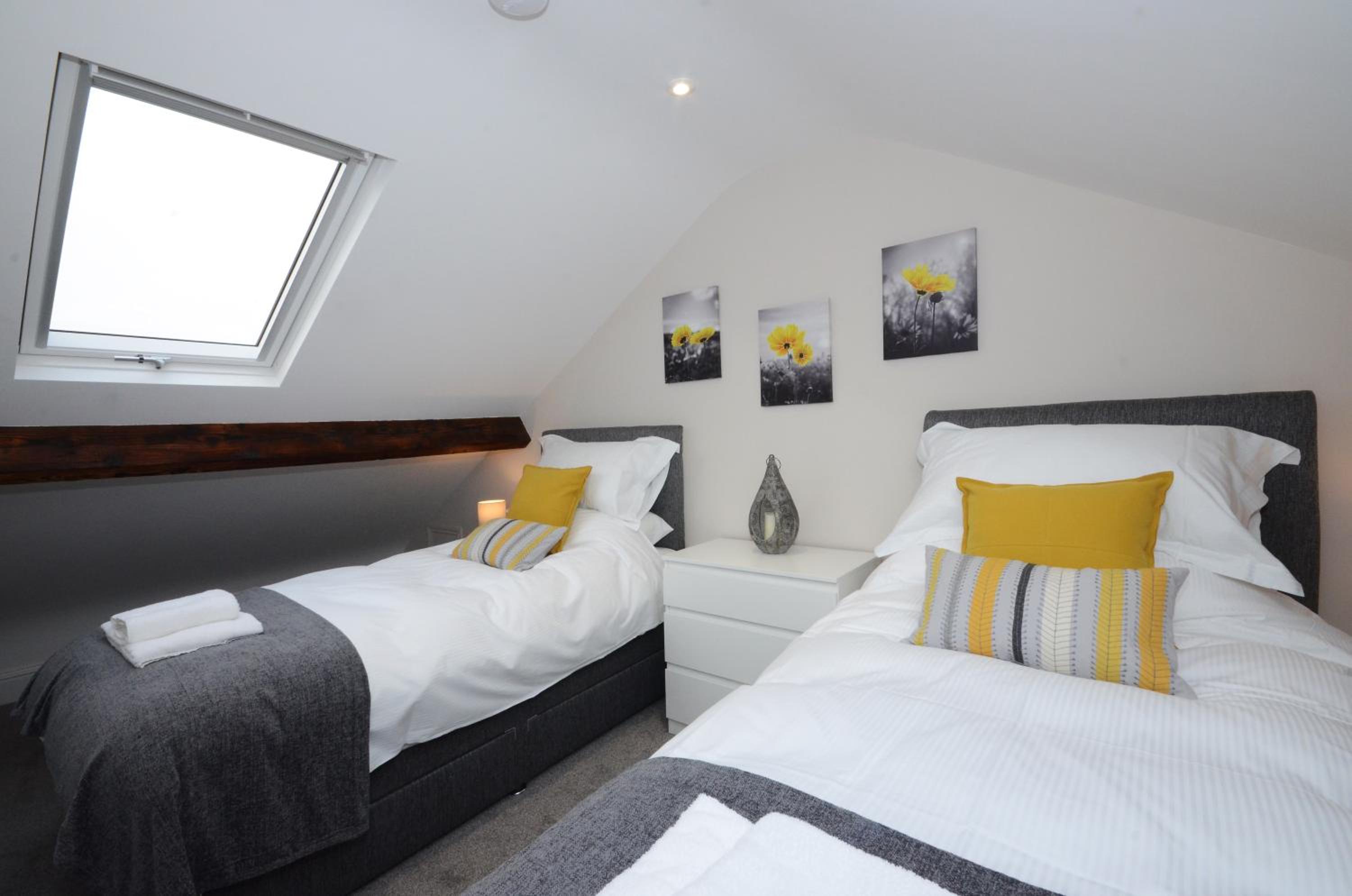 Three-Bedroom House - Photo 8