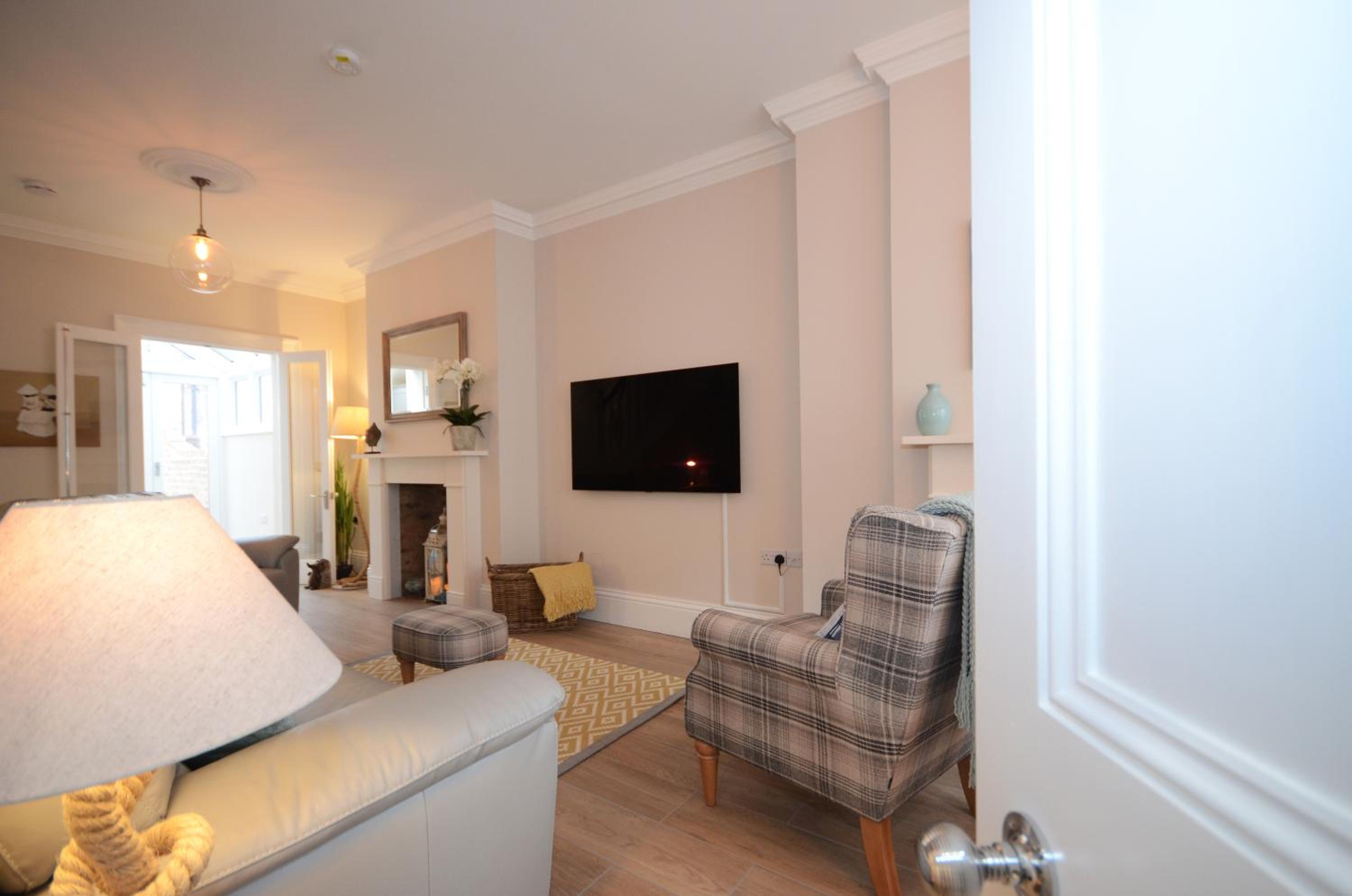 Three-Bedroom House - Photo 9