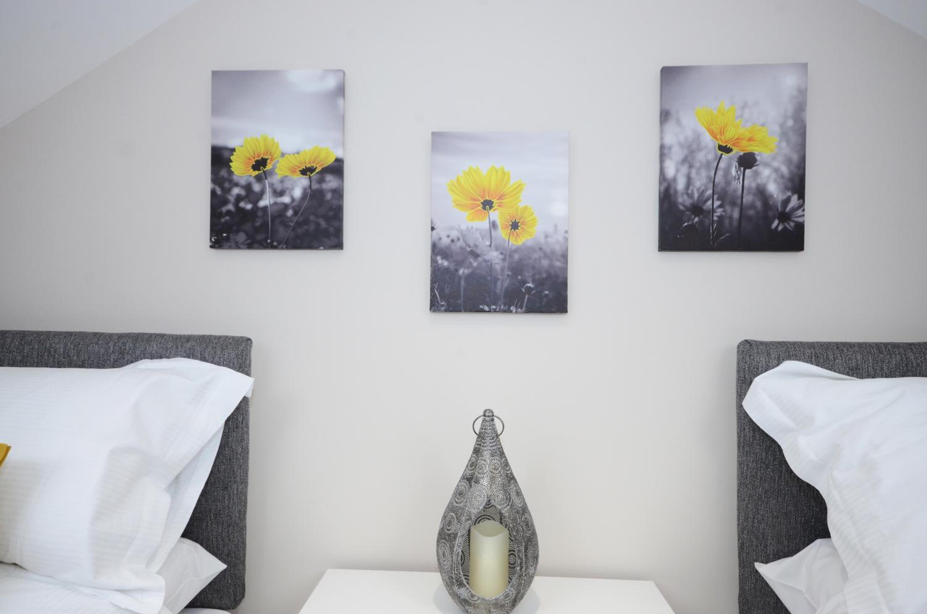 Three-Bedroom House - Photo 10