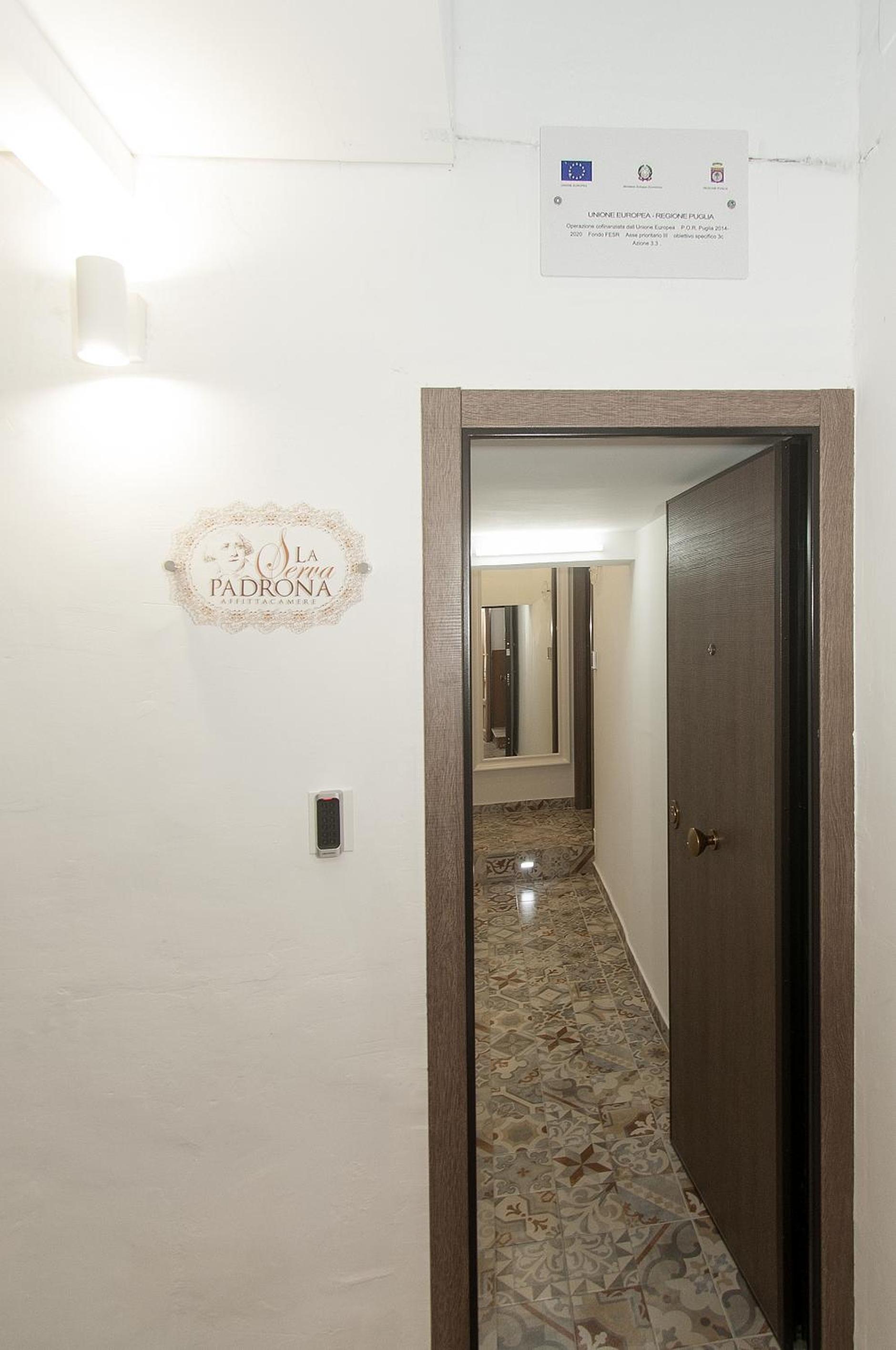 Double Room with Spa Bath - Photo 1