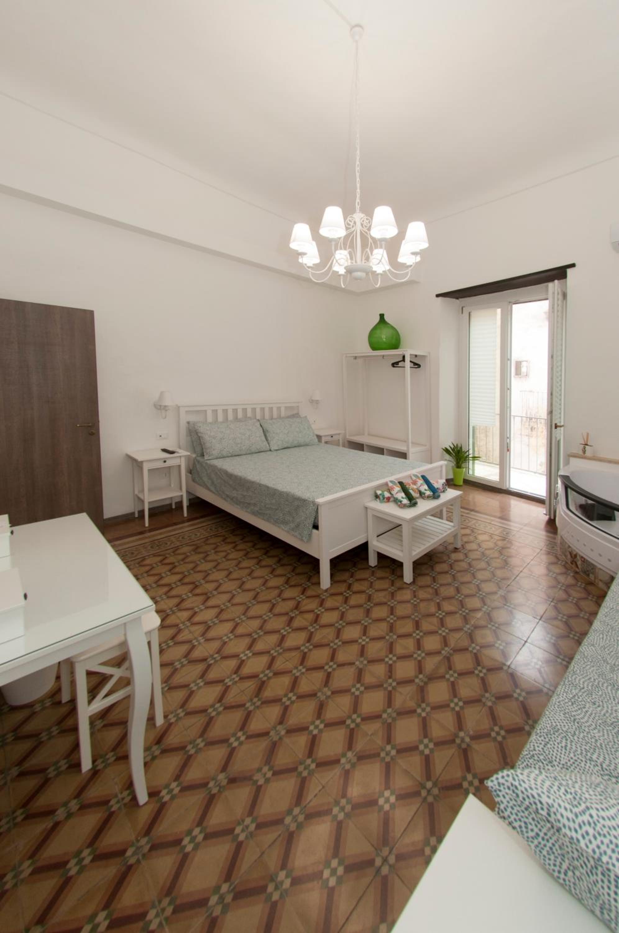 Double Room with Spa Bath - Photo 22