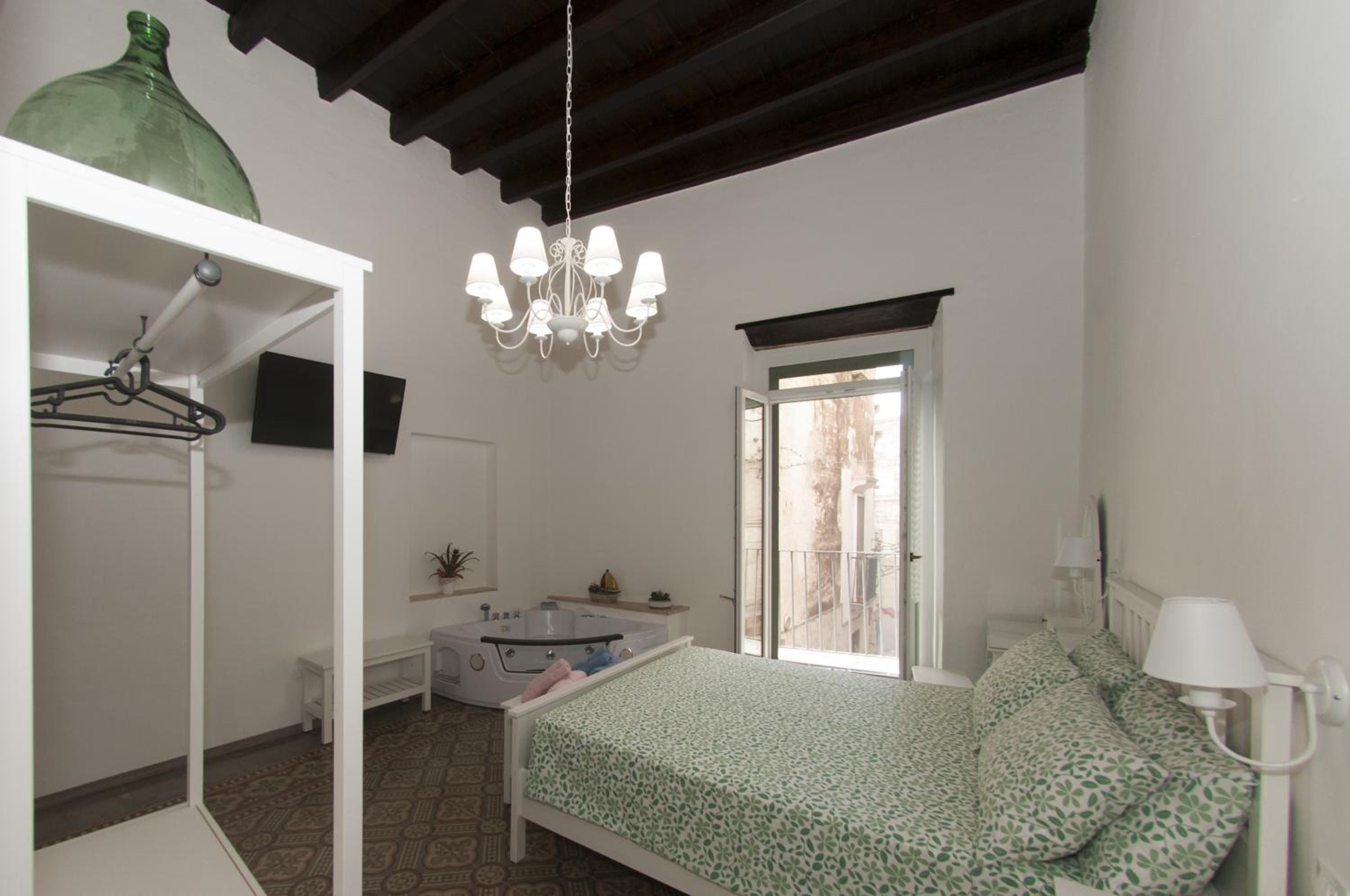 Double Room with Spa Bath - Photo 16