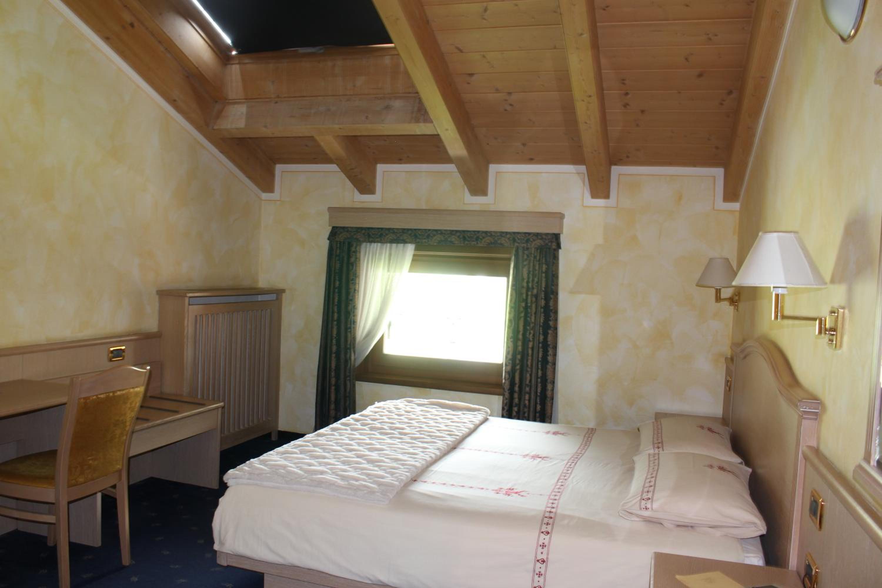 Deluxe Suite with Spa Bath