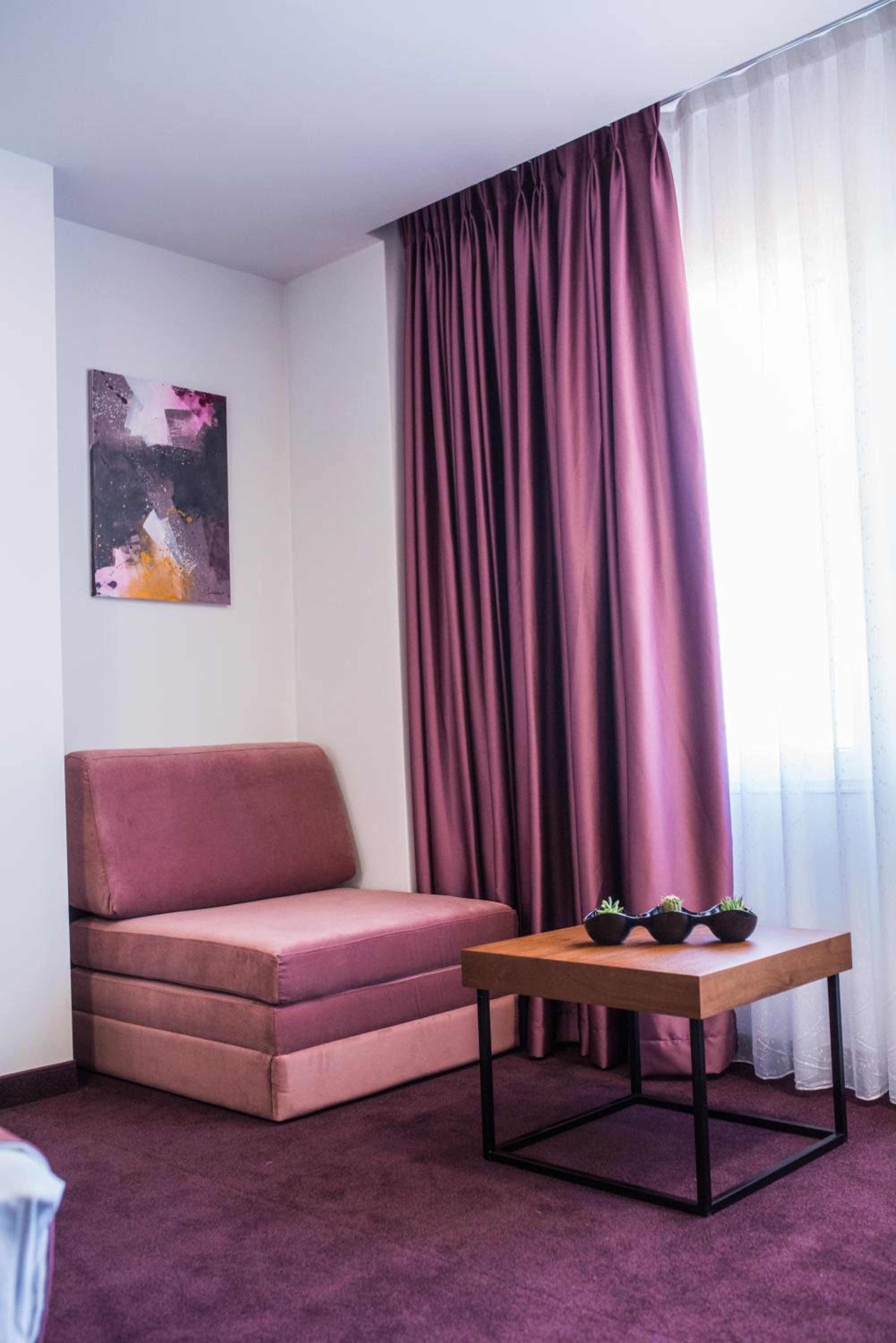 Deluxe Double Room - Photo 12