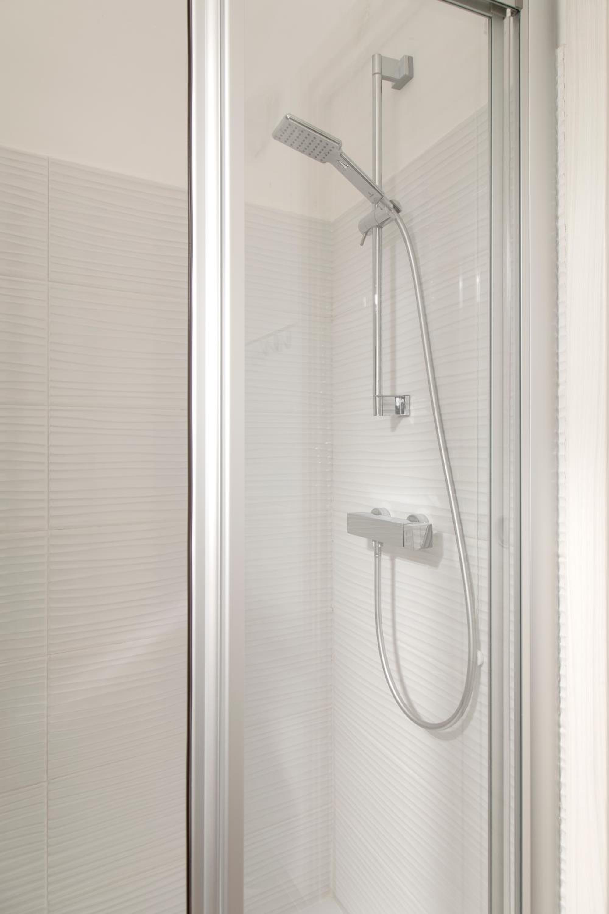 Double Room with Private Bathroom - Photo 12