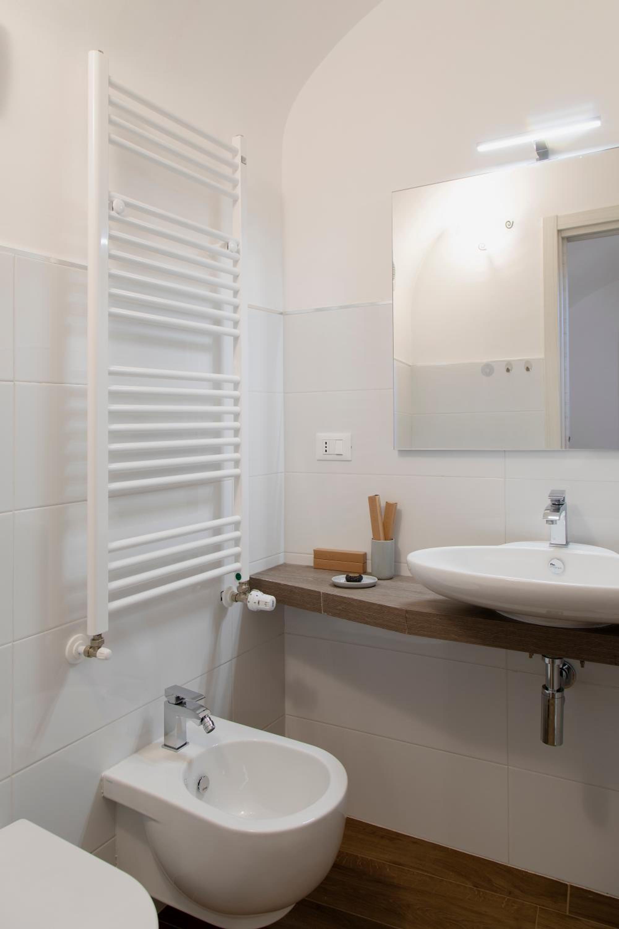 Double Room with Private Bathroom - Photo 9