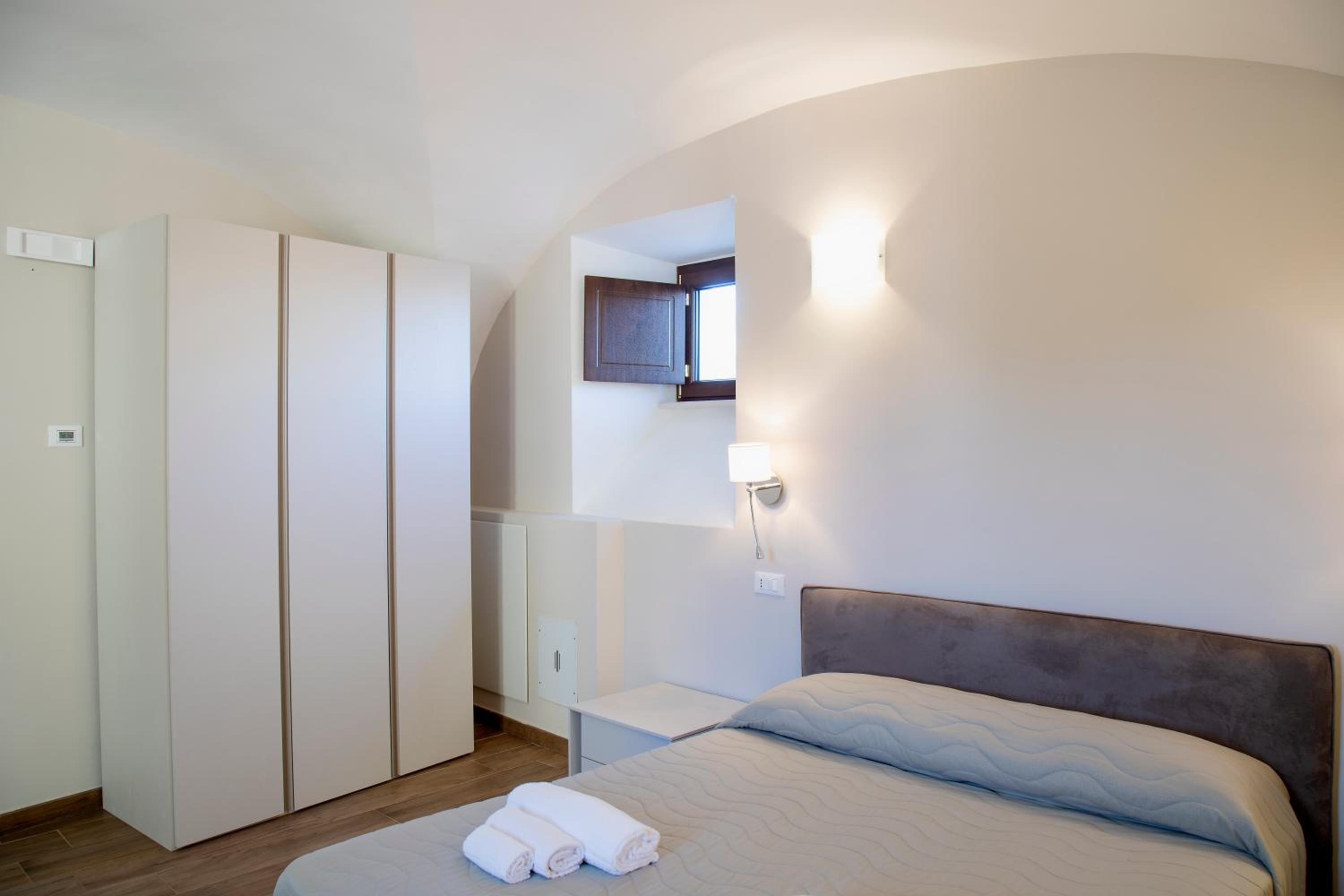 Double Room with Private Bathroom - Photo 6