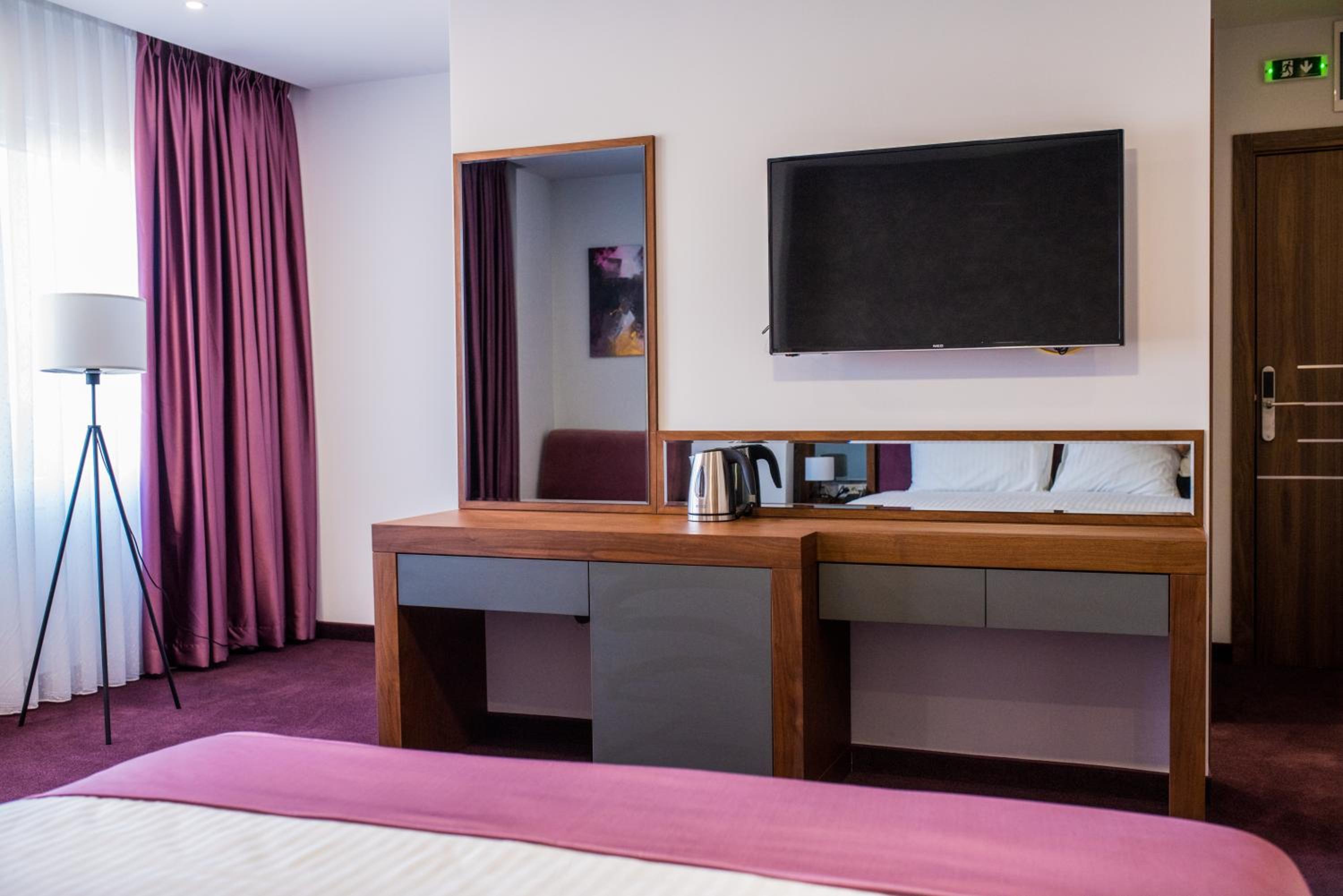 Deluxe Double Room - Photo 13