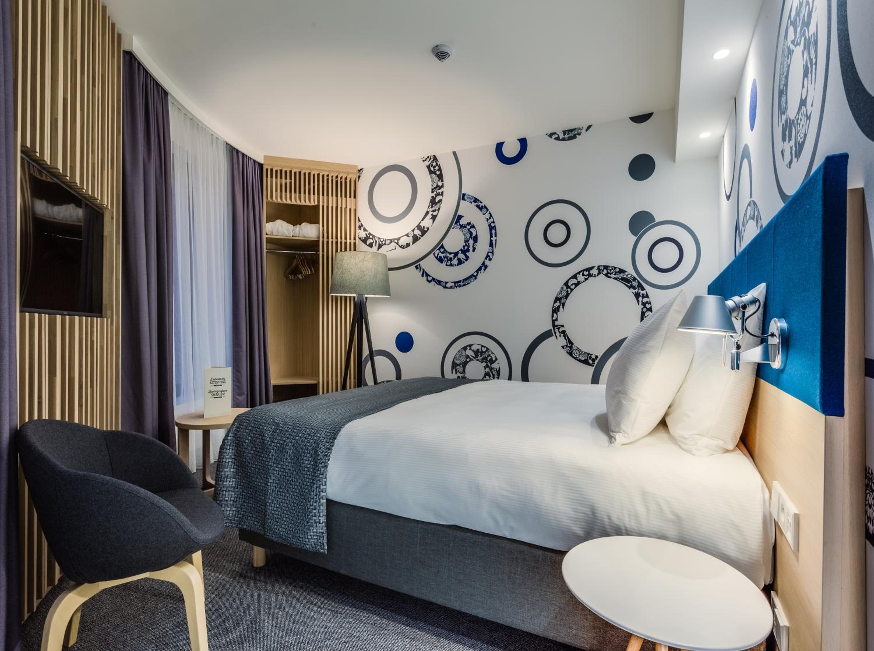 King Suite with City View photo 2