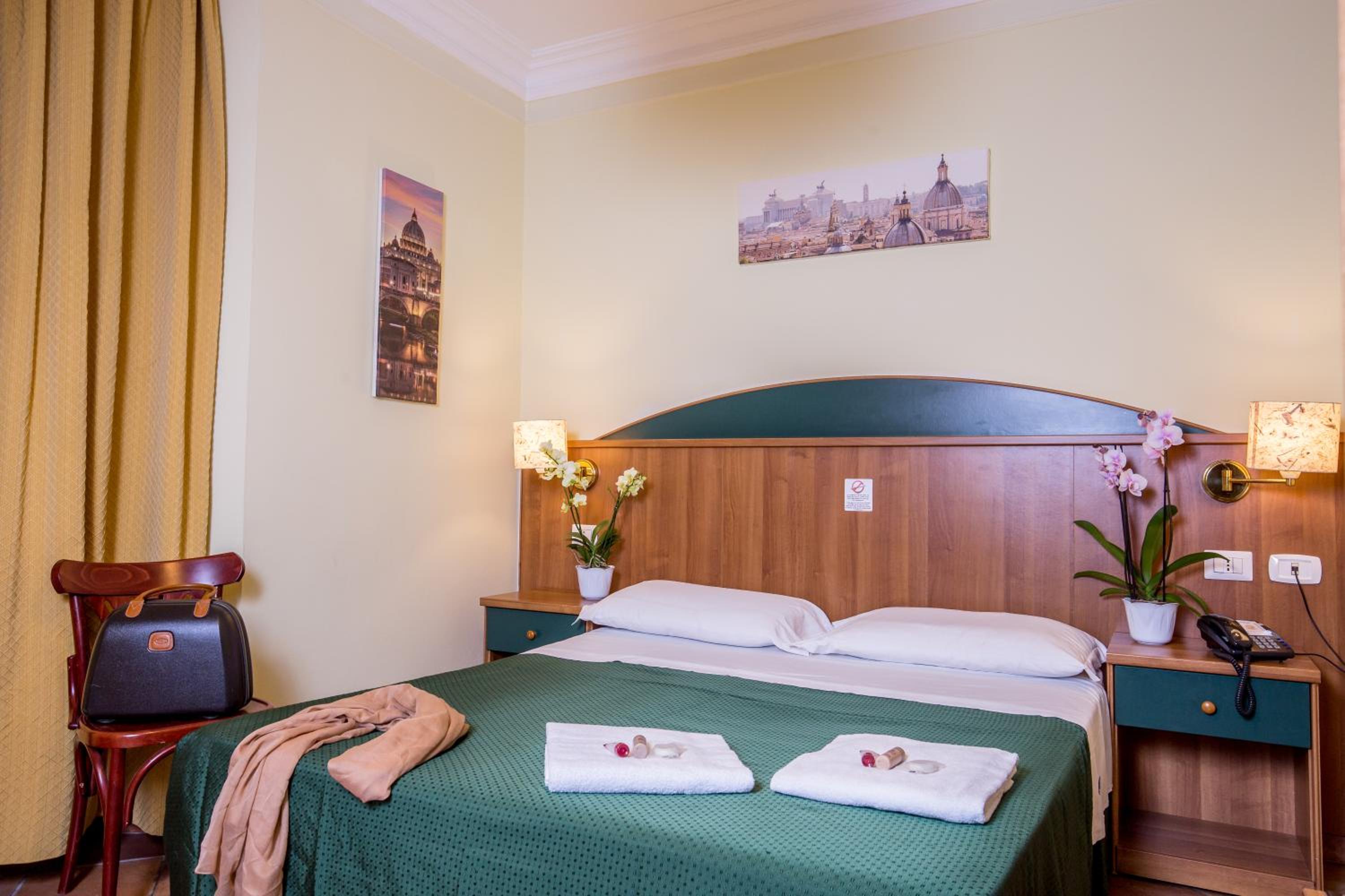 Standard Double or Twin Room photo 3