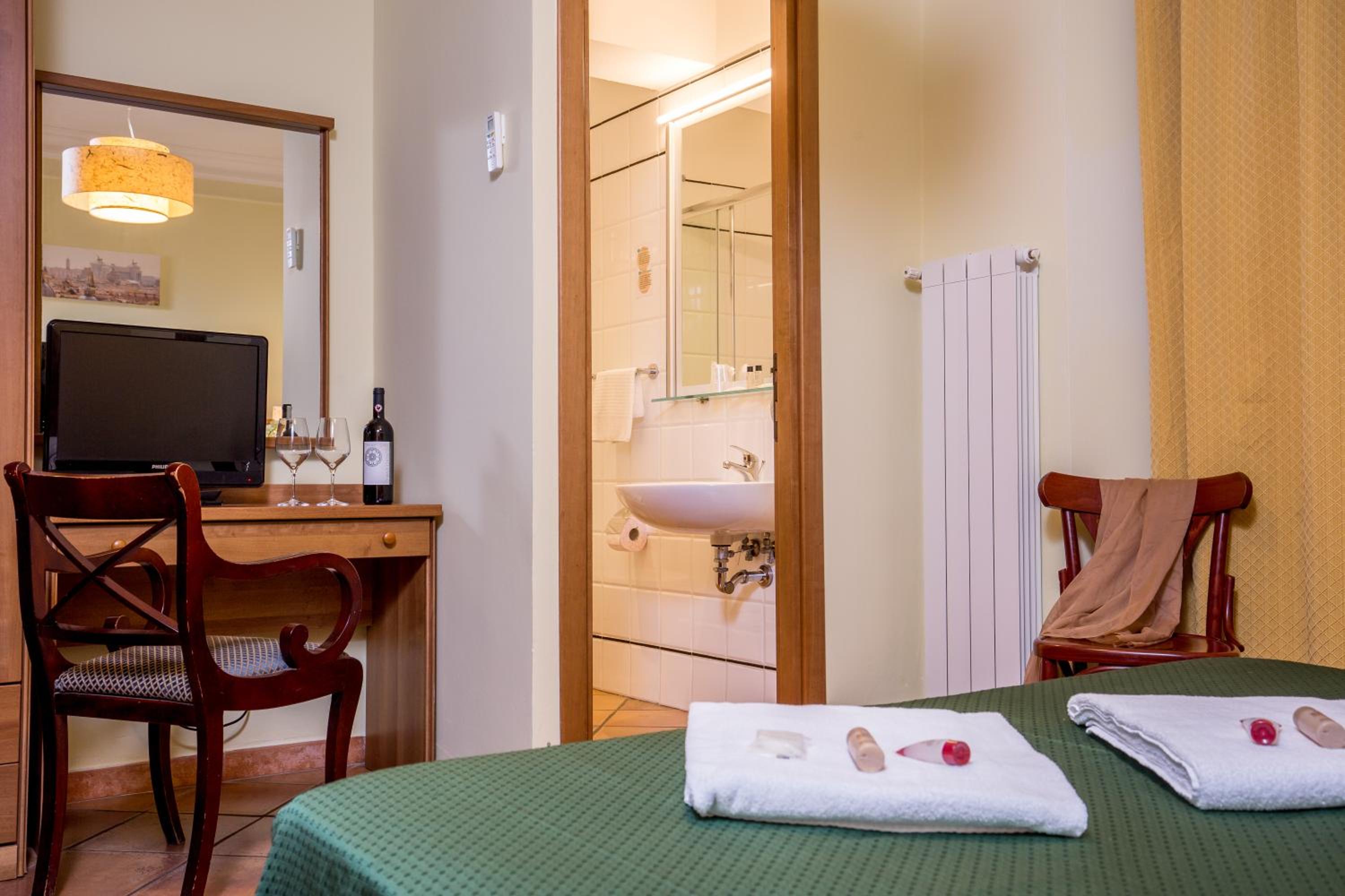 Double or Twin Room photo 2