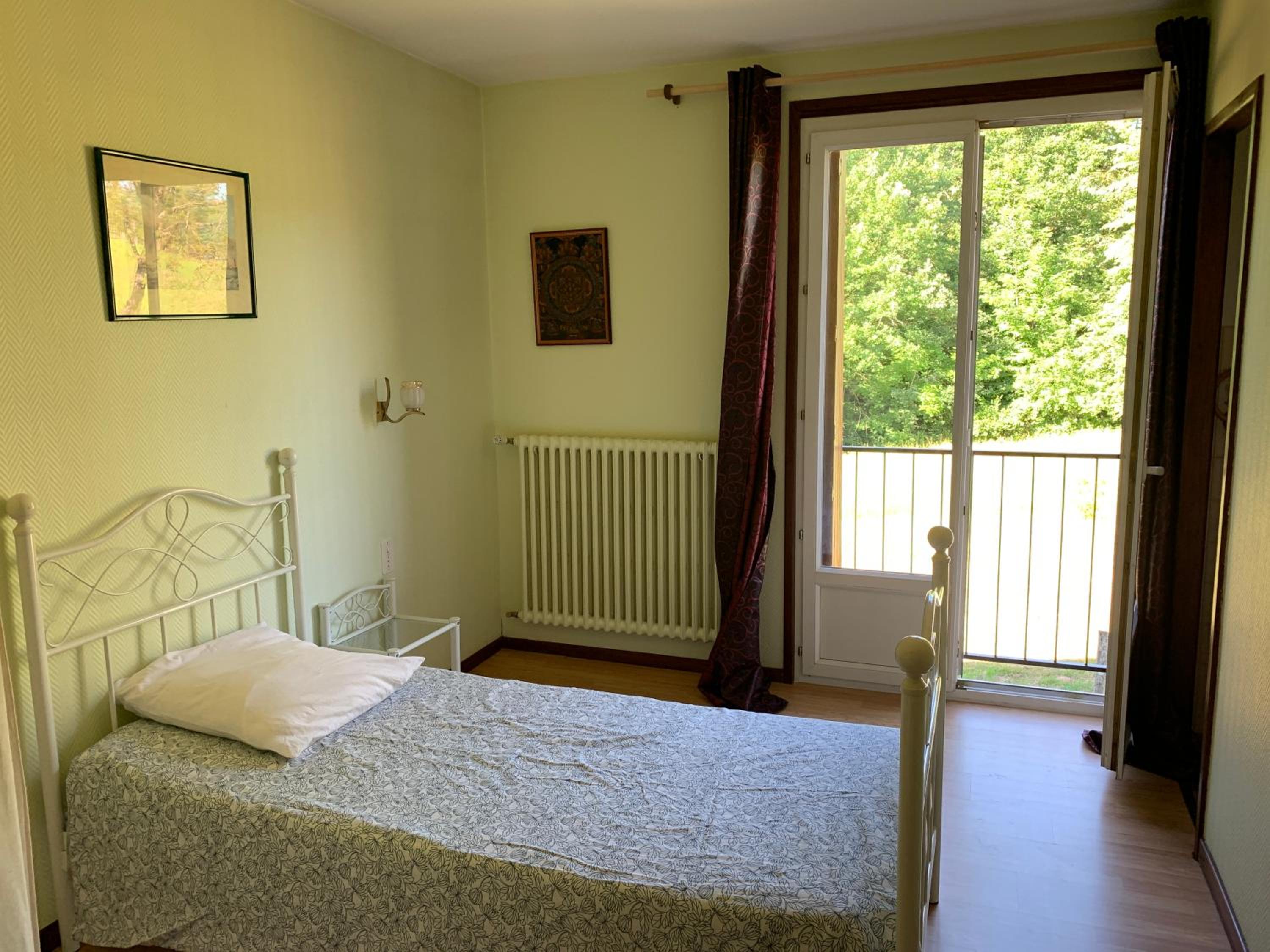 Single Room with Private Bathroom photo 2