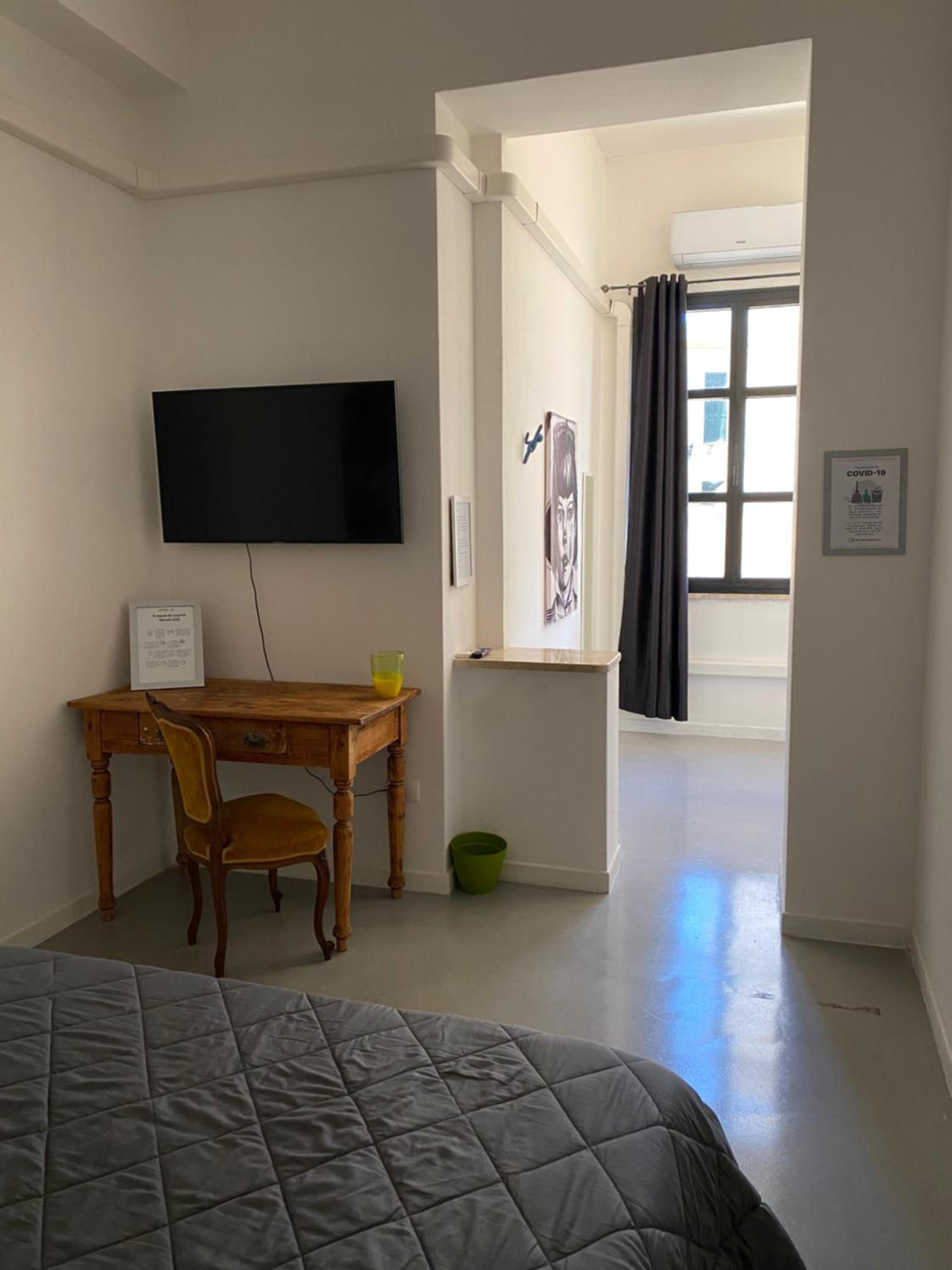 Standard King Room photo 3