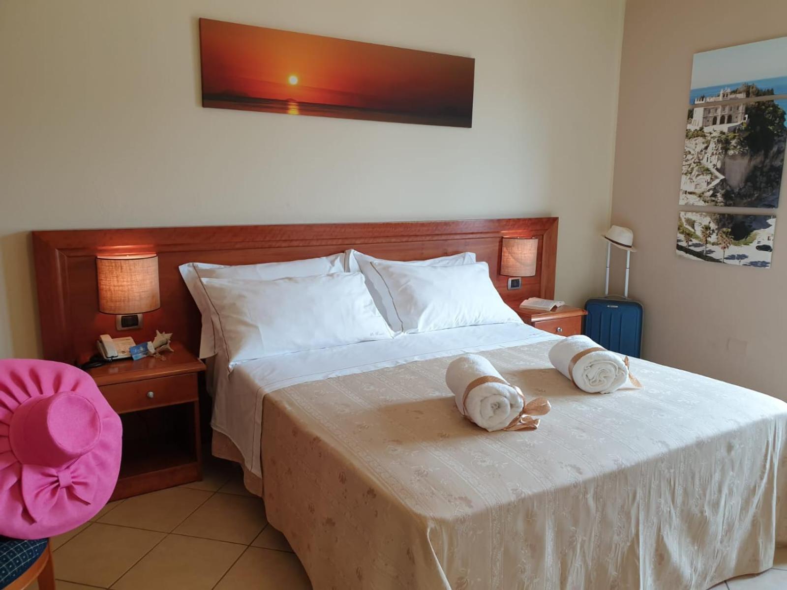 Standard Double or Twin Room - Photo 1