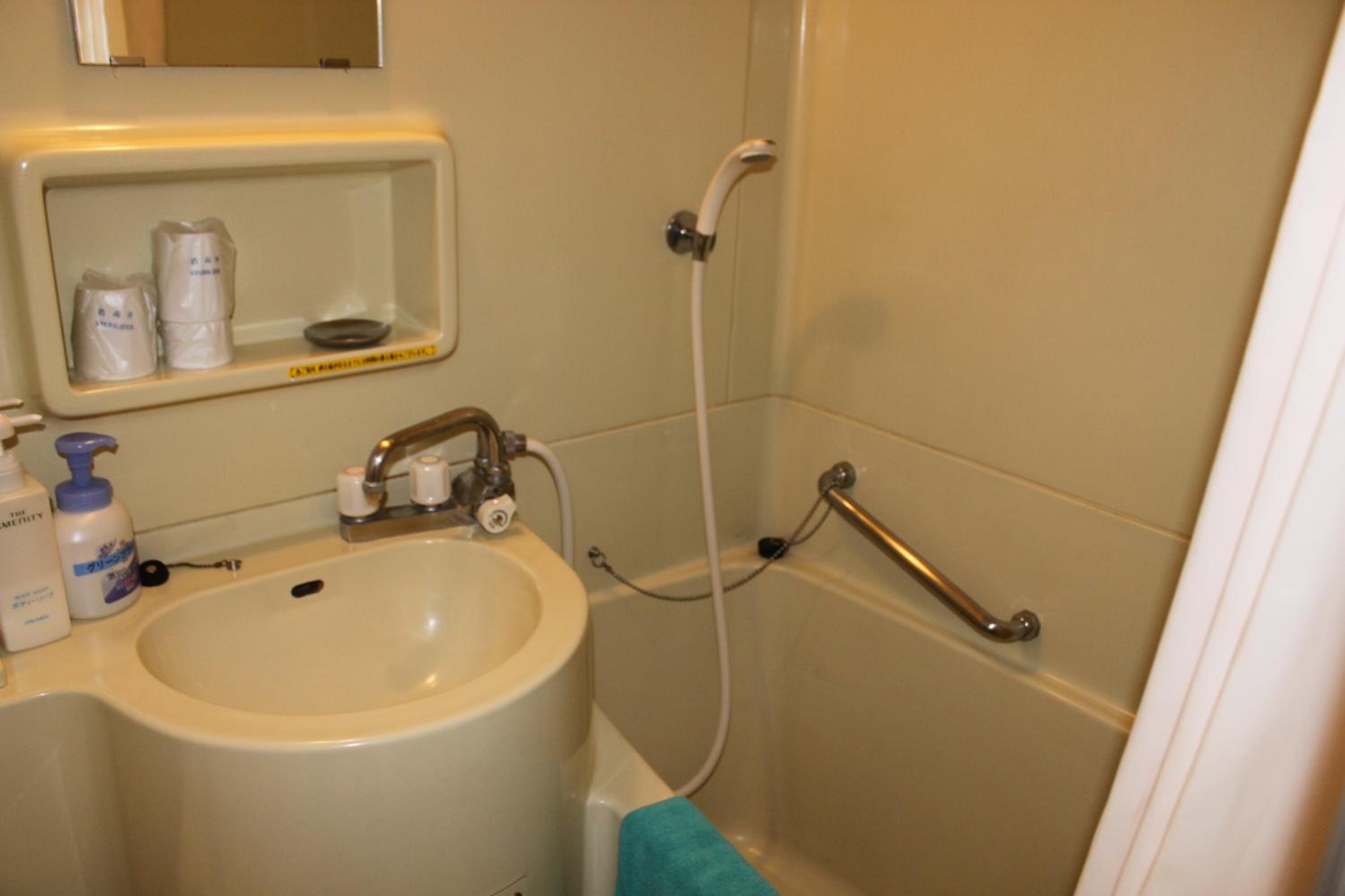 Quadruple Room with Lake View - Photo 5