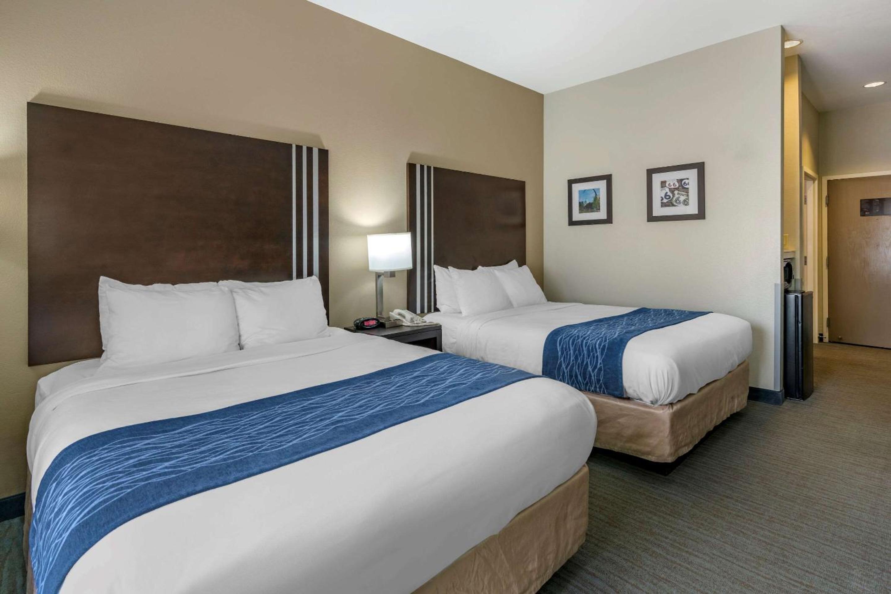 Queen Room with Two Queen Beds - Accessible/Non-Smoking  photo 3