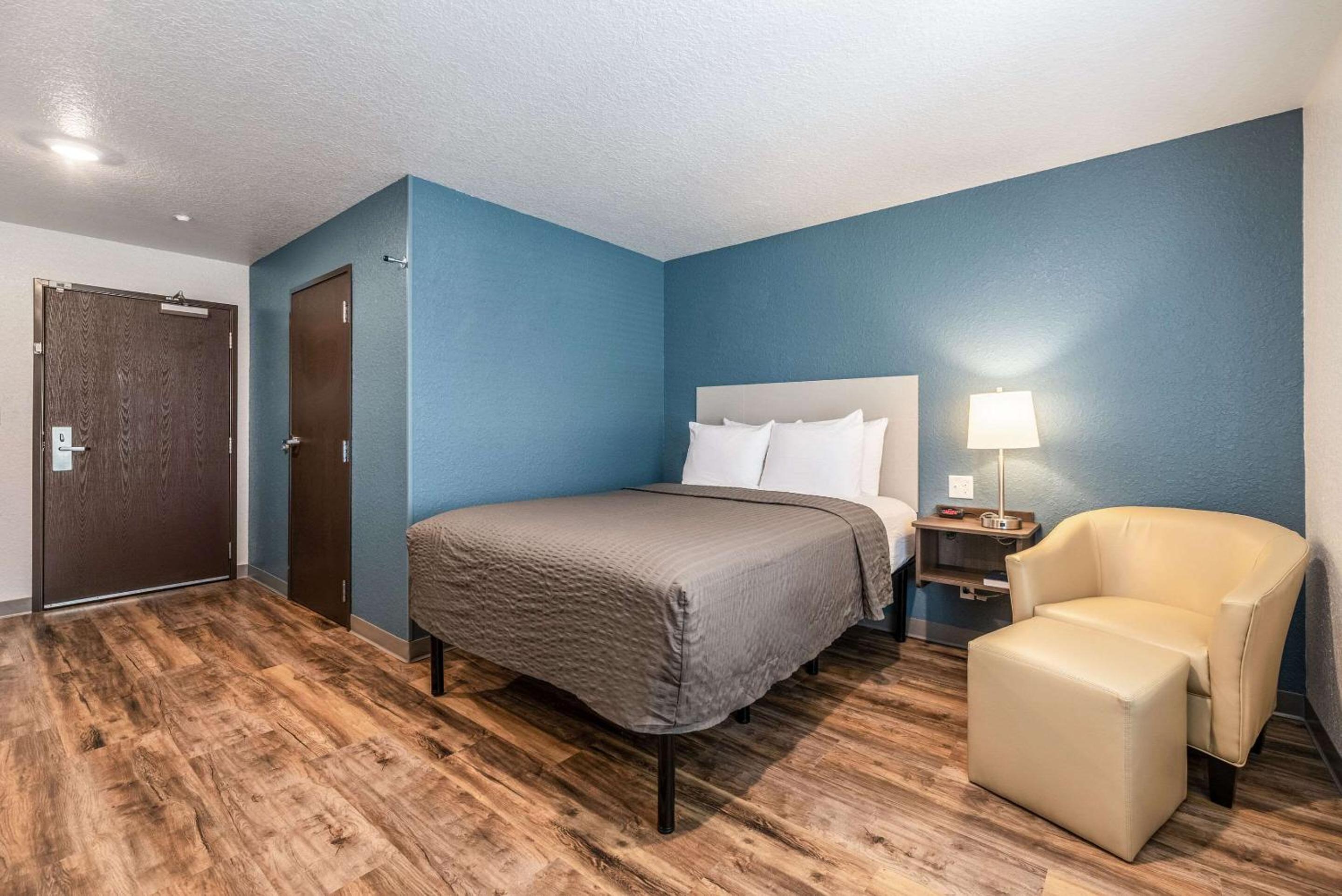 Queen Room - Accessible/Non-Smoking photo 2