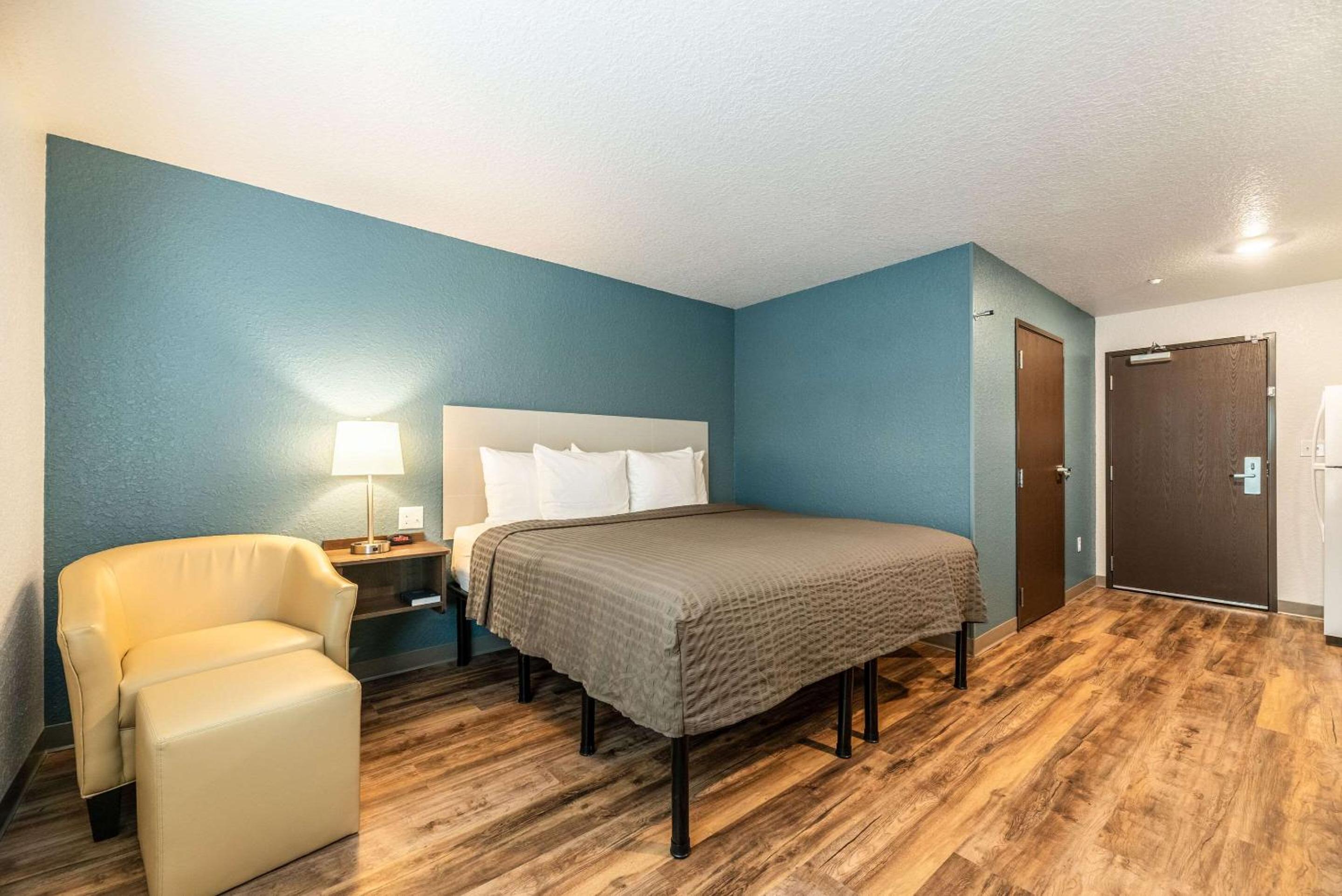 King Room - Accessible/Non-Smoking - Photo 5