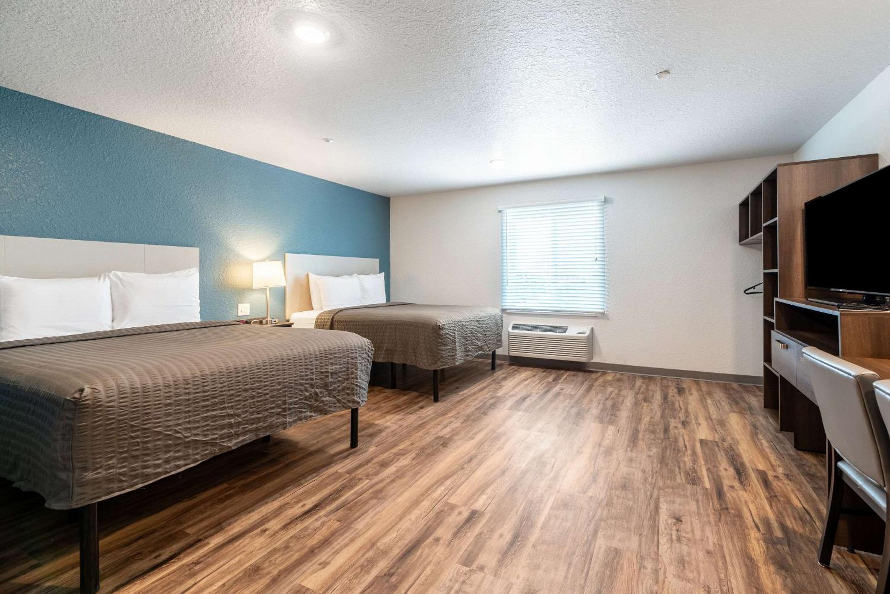 Queen Room with Two Queen Beds - Accessible/Non-Smoking  - Photo 2