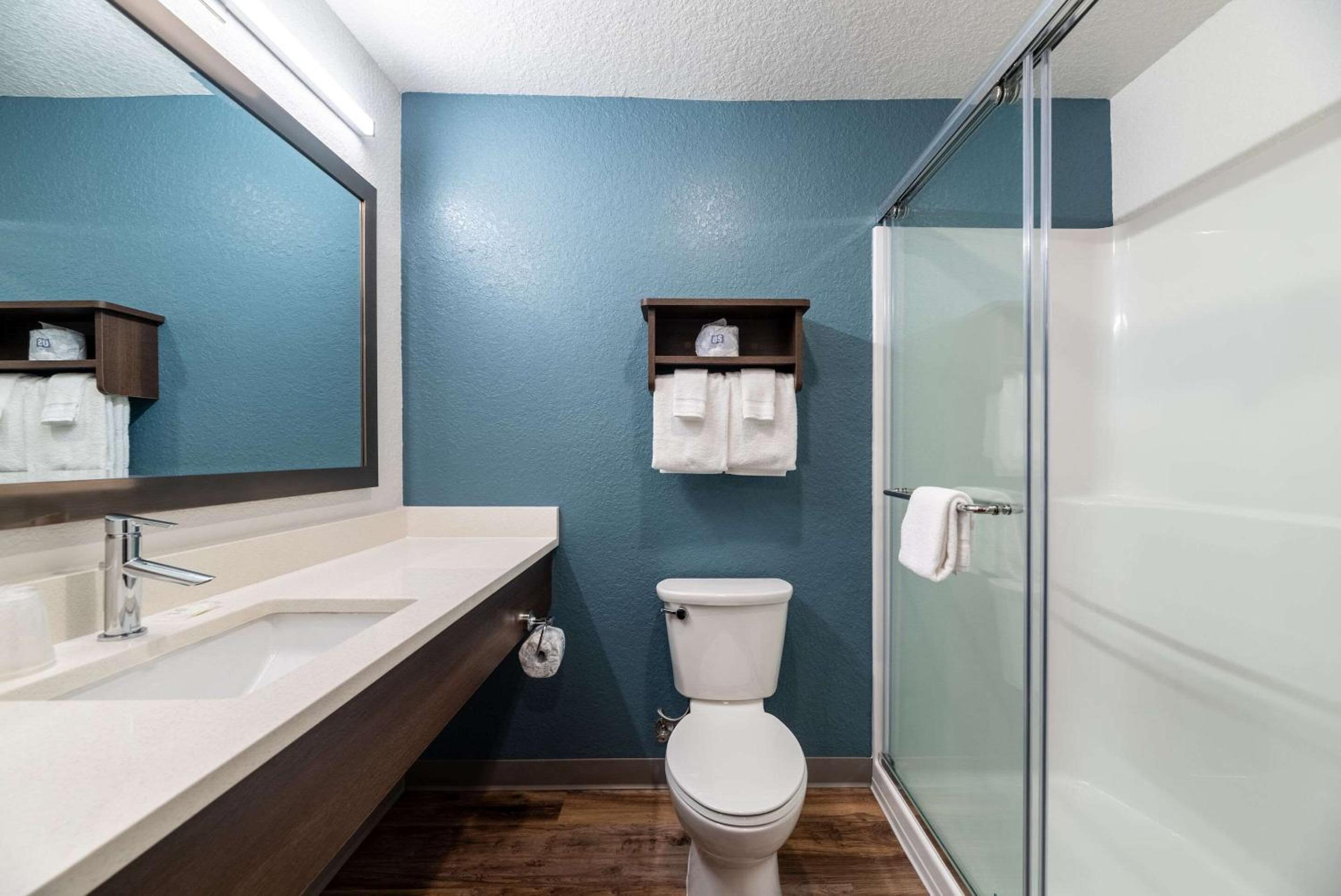 Standard King Room - Non-Smoking  - Photo 2